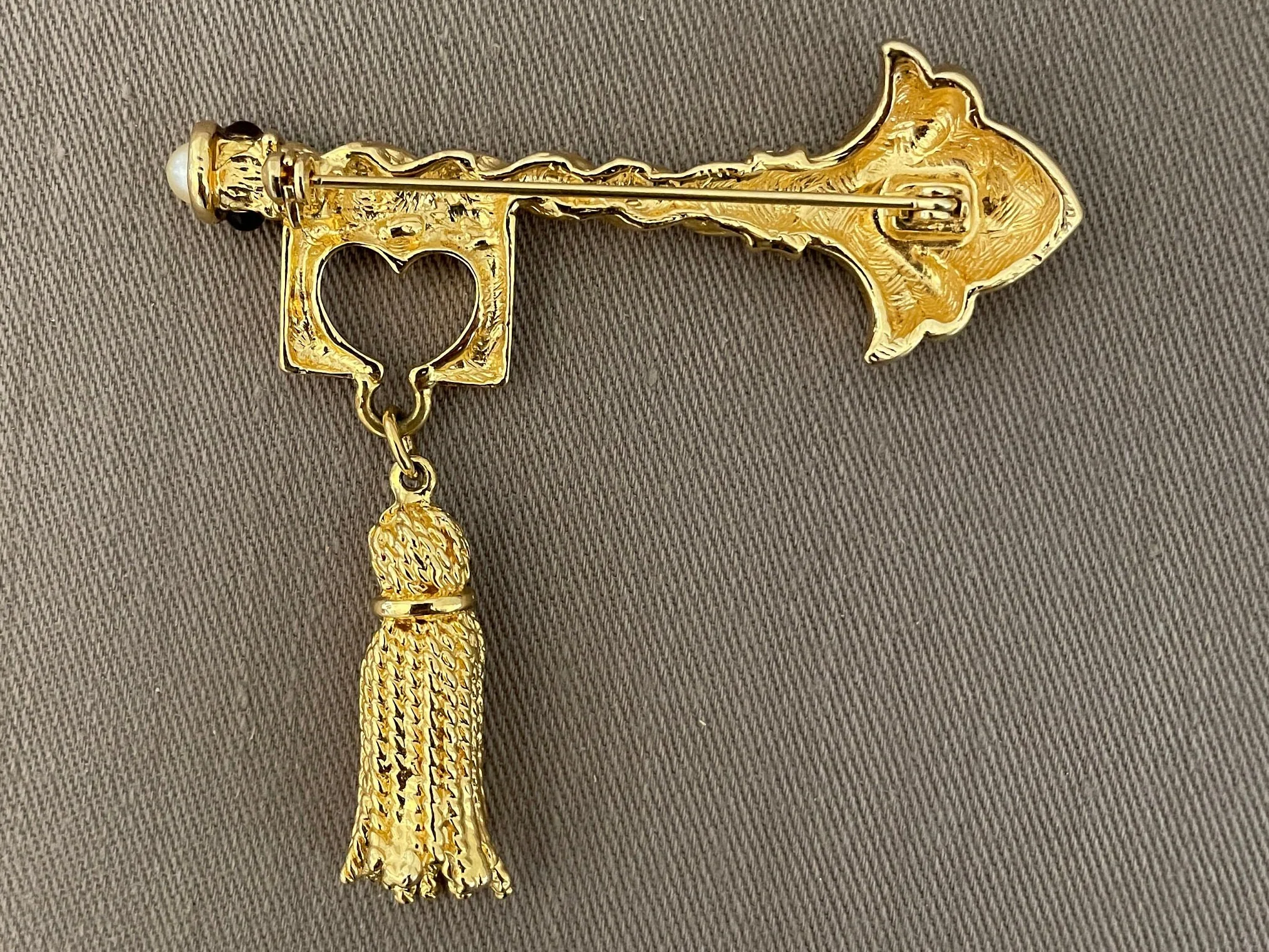 Vintage Key and Tassel Ruby Cabochon Brooch - Image 7