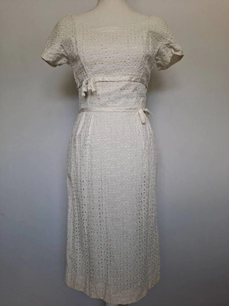 Vintage Late 50s Early 60s White Eyelet Short Sleeve Wiggle Dress - Image 5