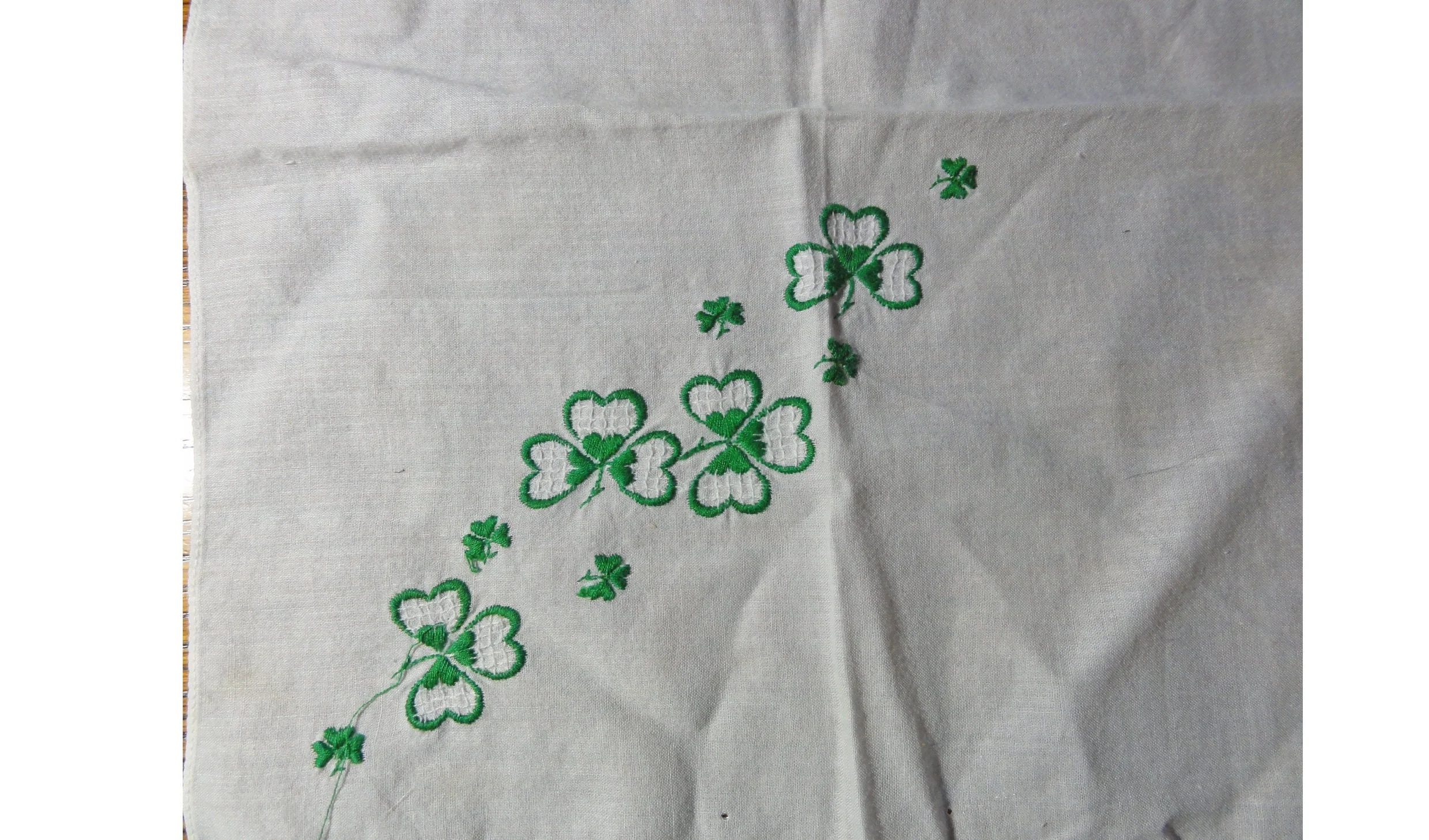 Vintage Lot of 3 Handkerchiefs Embroidered Green Pink Flowers - Image 5