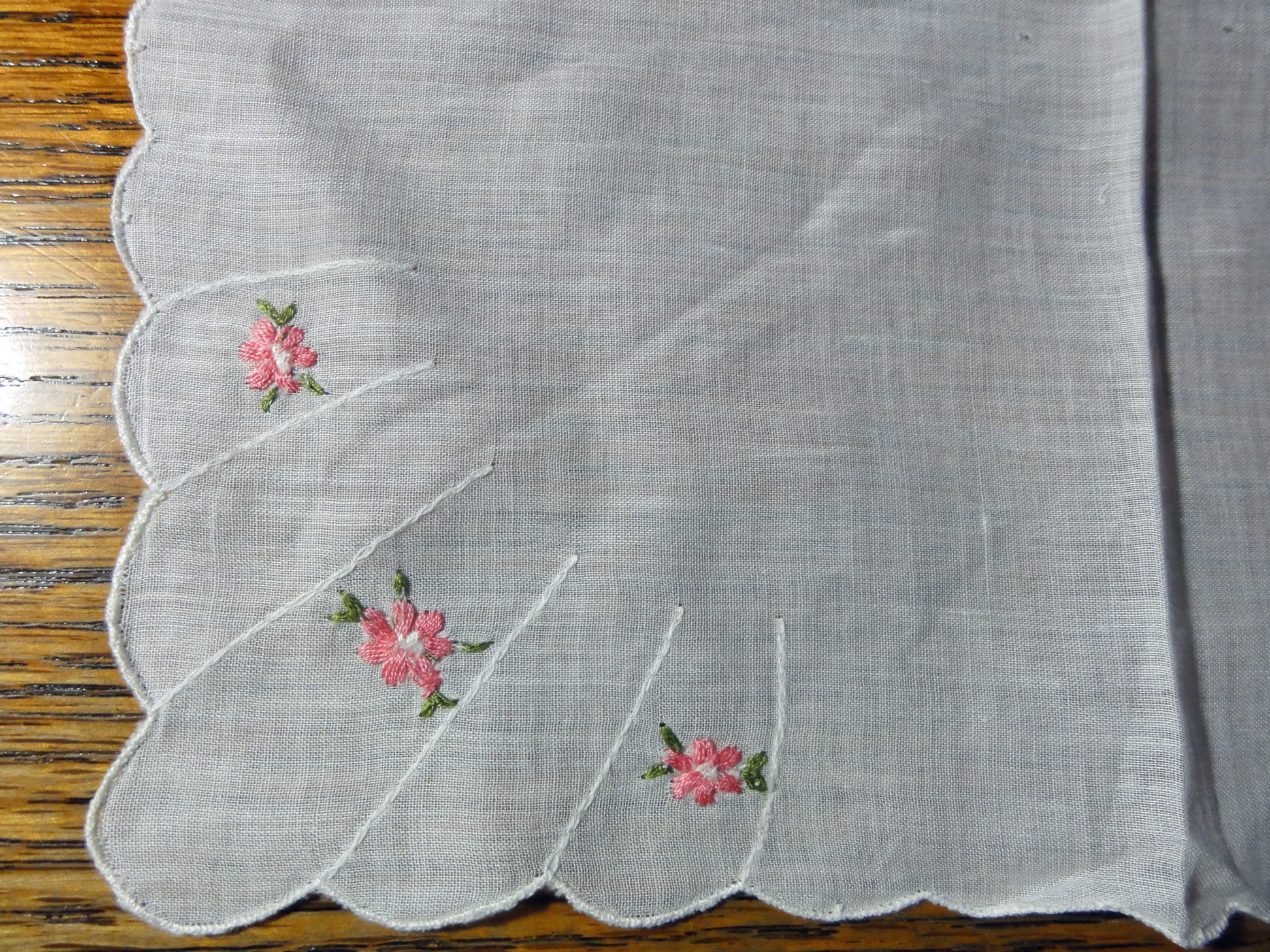Vintage Lot of 3 Handkerchiefs Embroidered Green Pink Flowers - Image 7