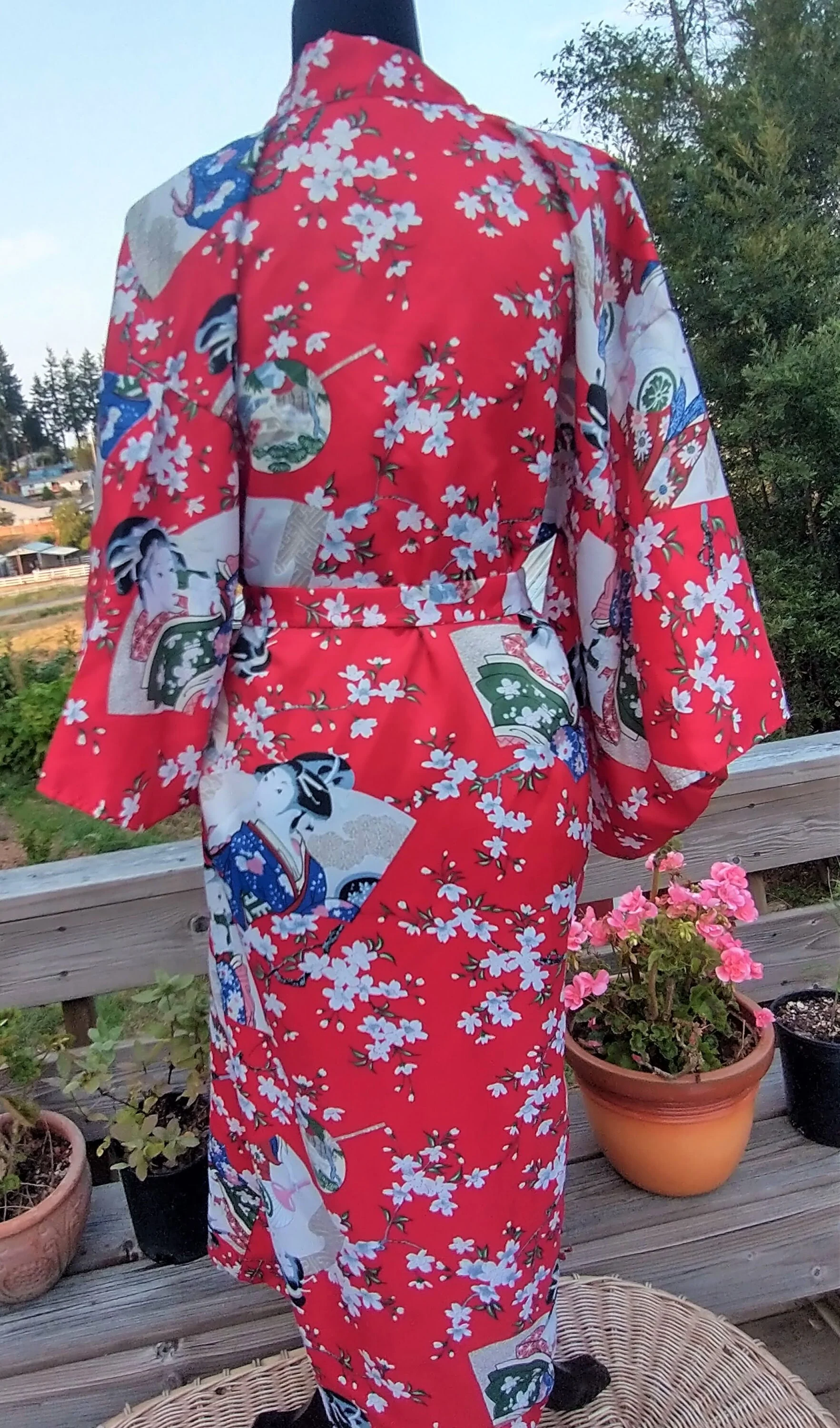 Vintage Lotus Print Novelty Print Red and White Women's Robe Small To Medium - Image 2