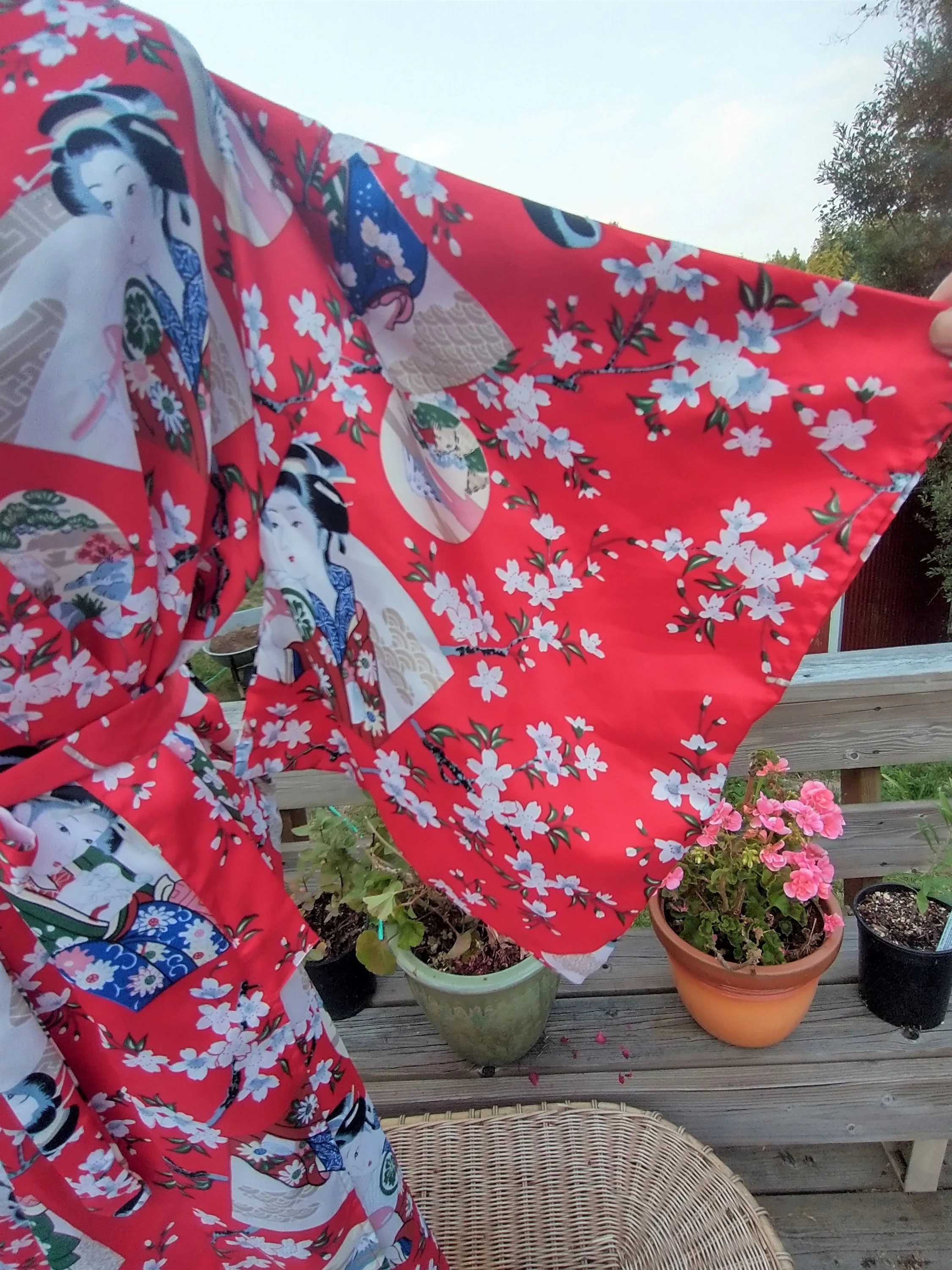 Vintage Lotus Print Novelty Print Red and White Women's Robe Small To Medium - Image 4