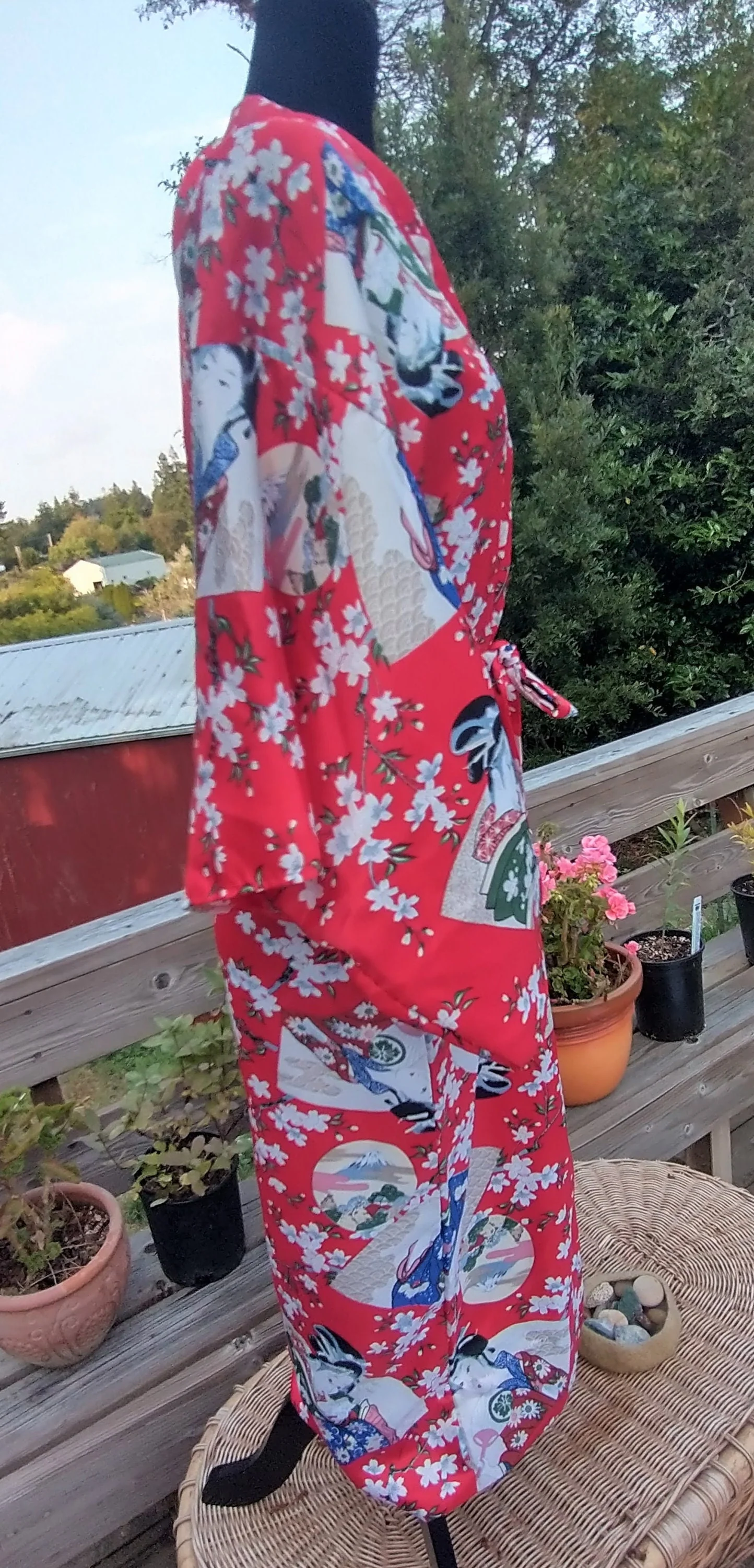Vintage Lotus Print Novelty Print Red and White Women's Robe Small To Medium - Image 6
