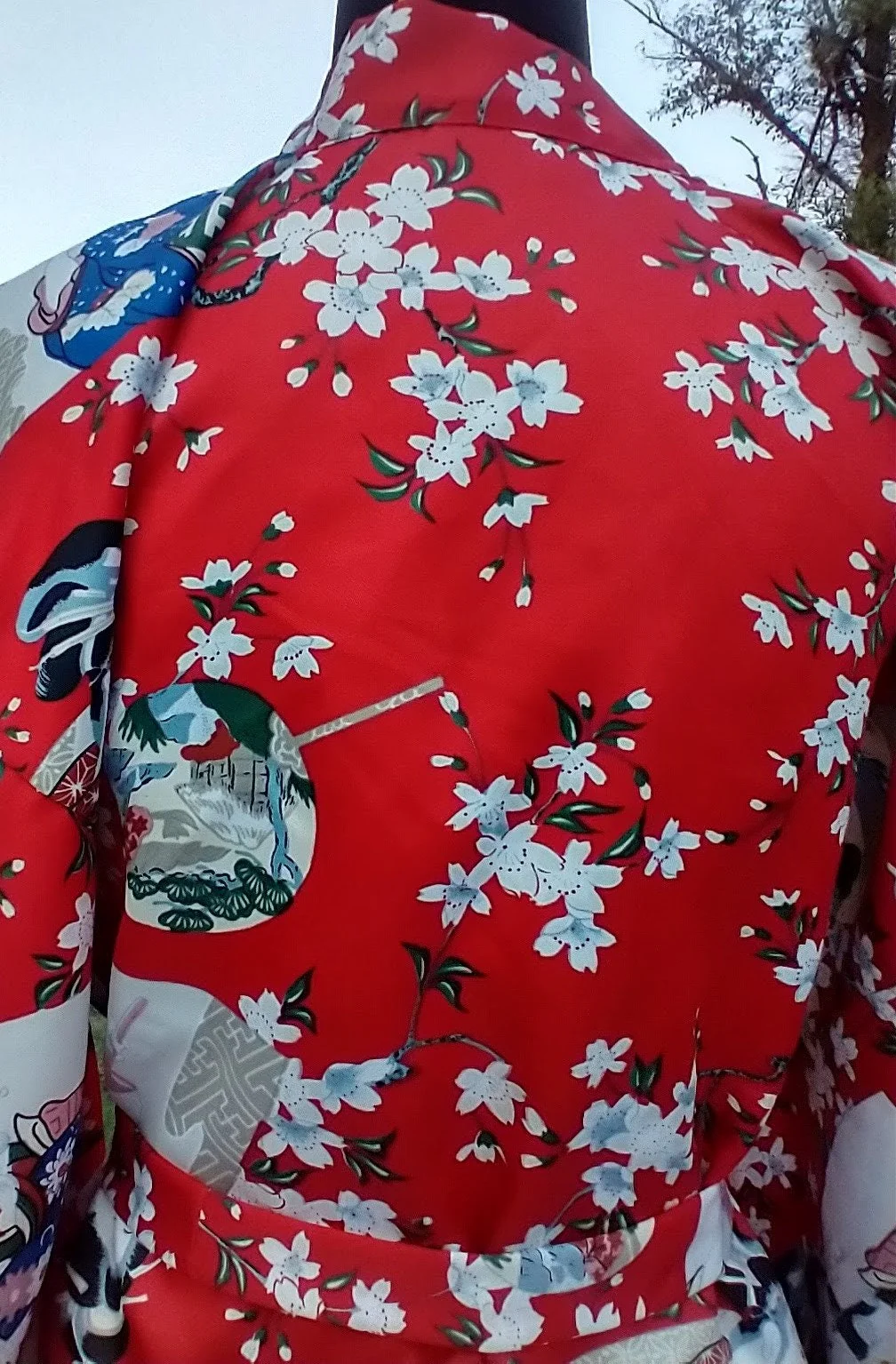 Vintage Lotus Print Novelty Print Red and White Women's Robe Small To Medium - Image 8