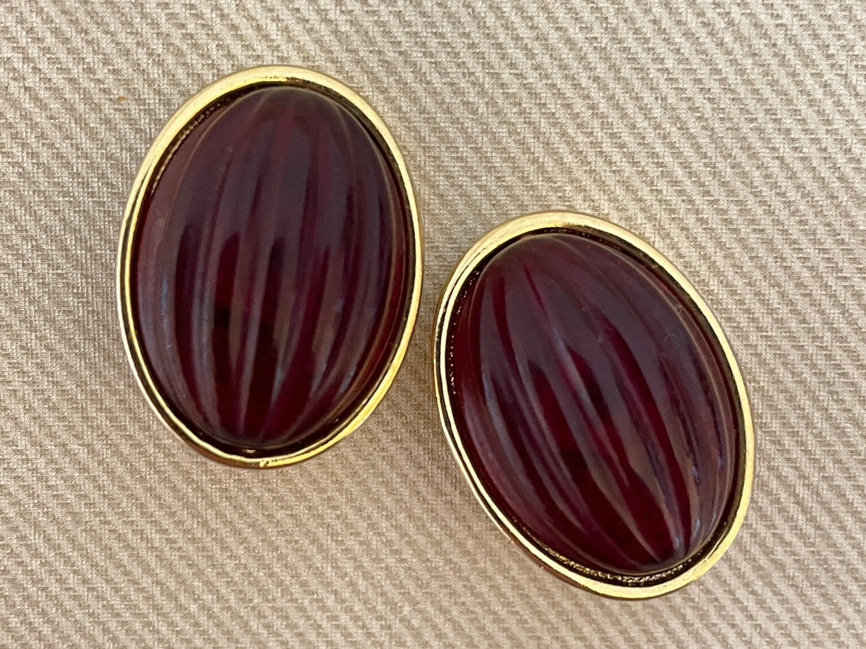 Vintage Lucite Melon Cabochon Signed Designer Clip-On Statement Earrings by Liz Claiborne - Image 3