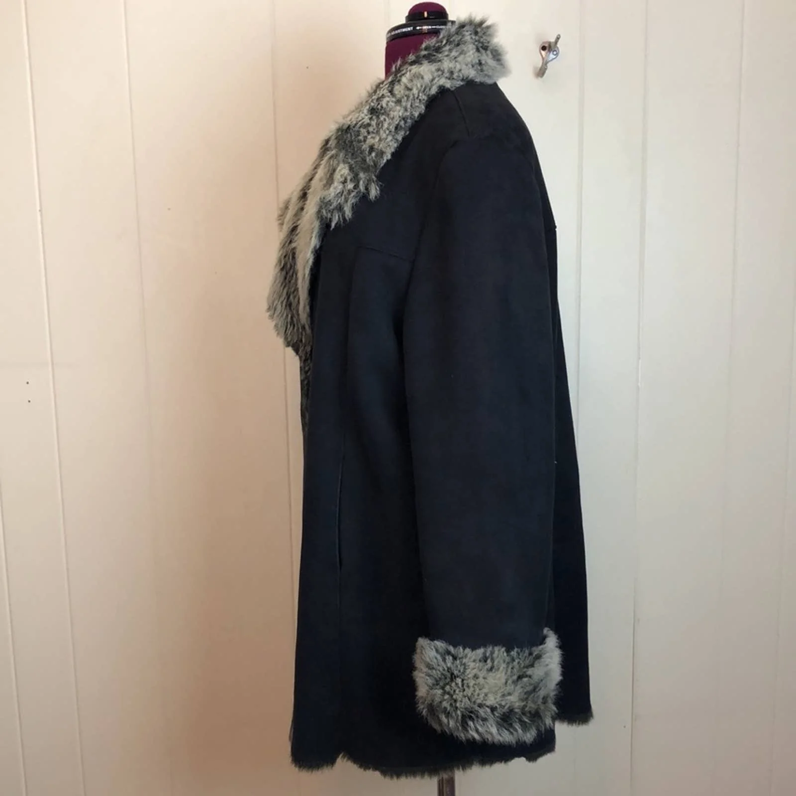 Vintage Marvin Richards Black Overcoat Faux Fur Liner Classic Classy Warm by Marvin Richards - Image 4