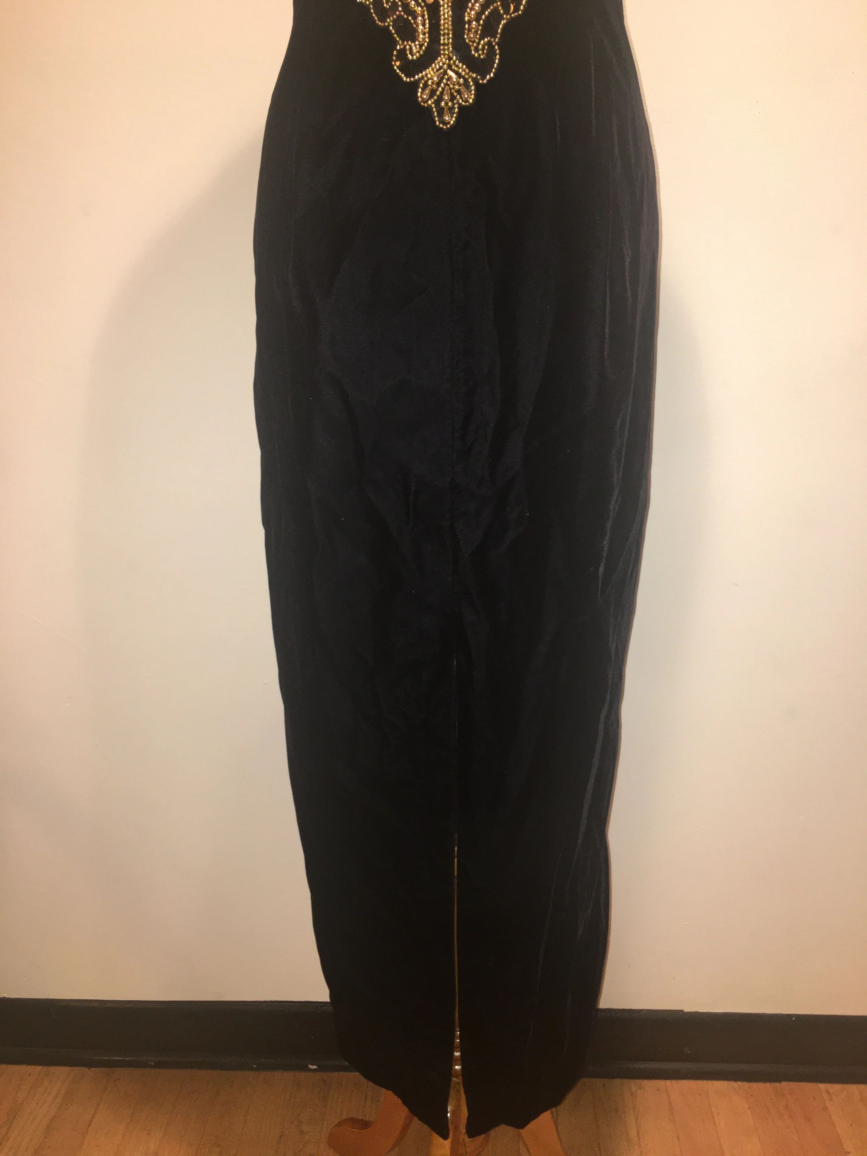 Vintage Merlot Velvet Dress With Embellishment By Jessica Mcclintock Gunn Sax Dress - Size 8 - Image 4