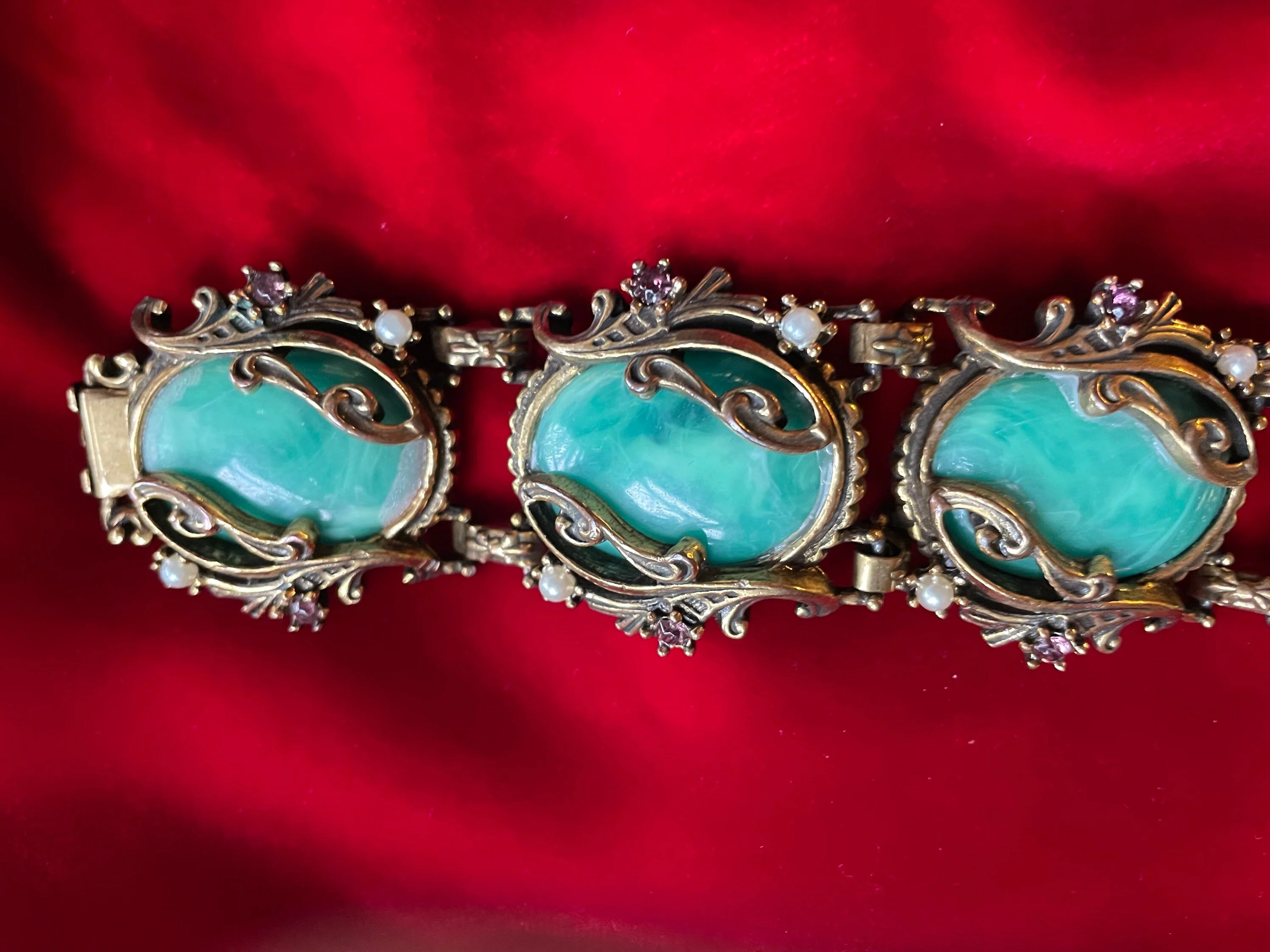 Vintage Mid Century 60s Nouveau Style Green Galalith Stones Costume Jewelry Small Pearls and Purple Rhinestones - Image 3