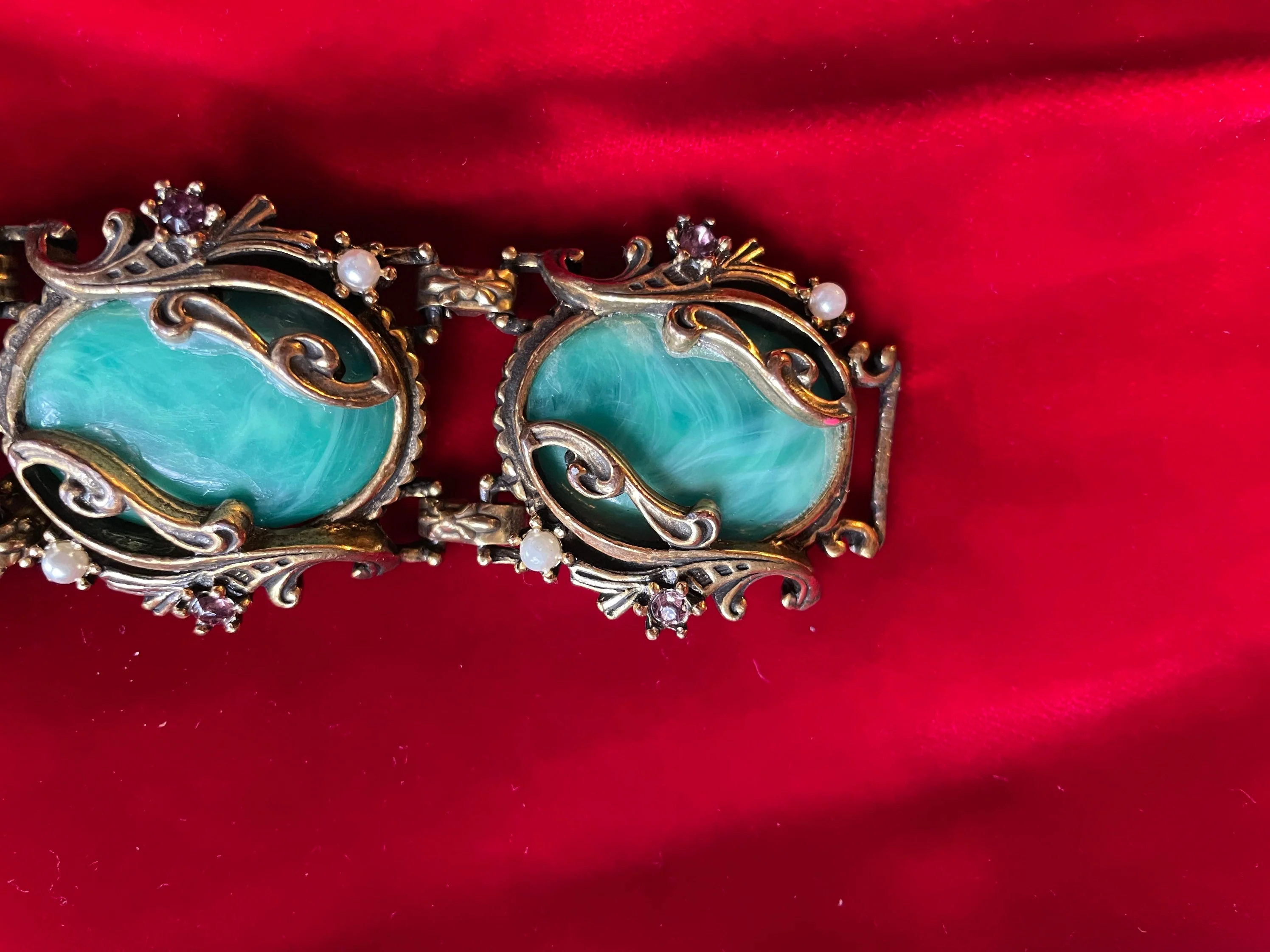 Vintage Mid Century 60s Nouveau Style Green Galalith Stones Costume Jewelry Small Pearls and Purple Rhinestones - Image 4