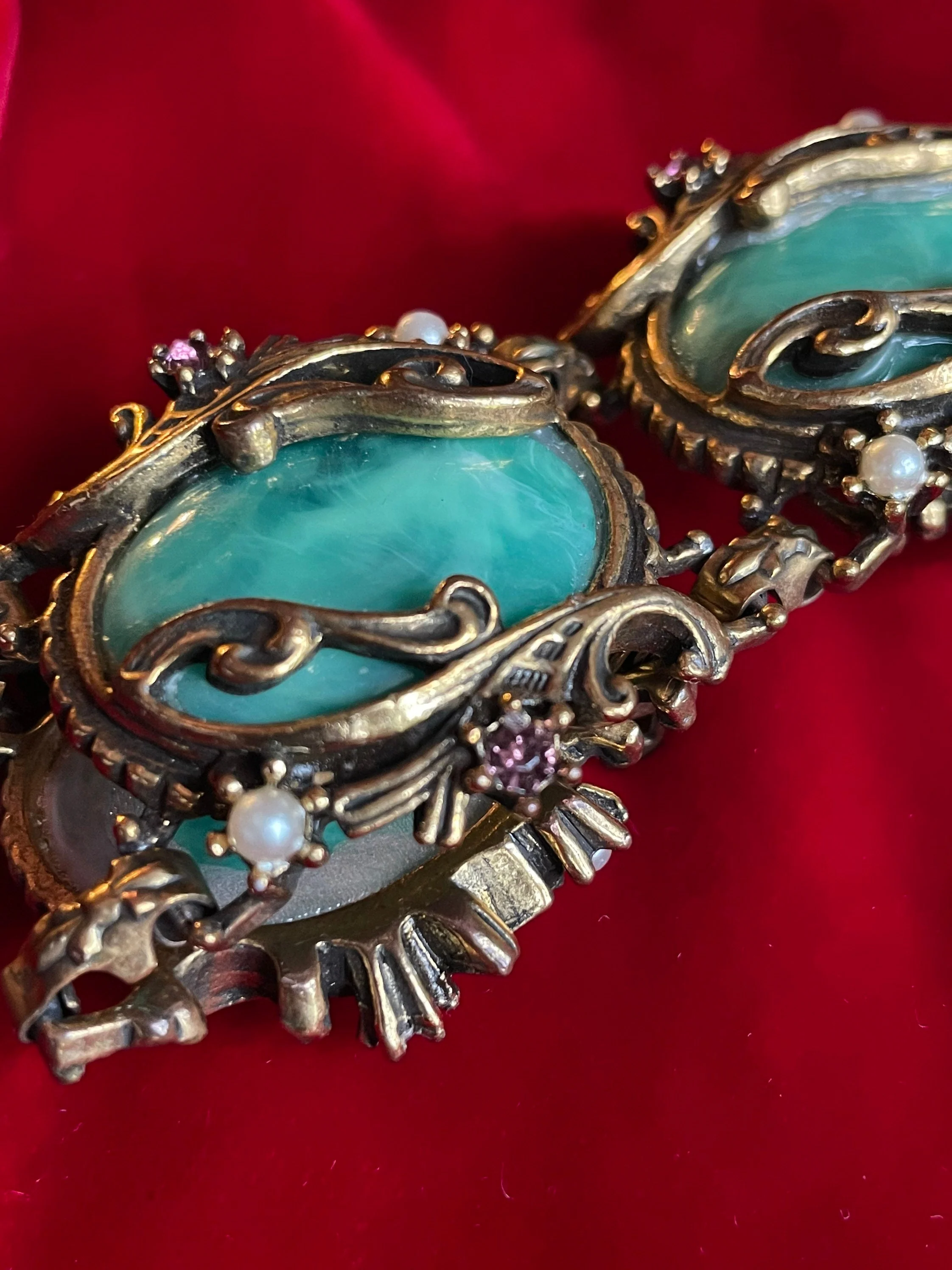 Vintage Mid Century 60s Nouveau Style Green Galalith Stones Costume Jewelry Small Pearls and Purple Rhinestones - Image 5