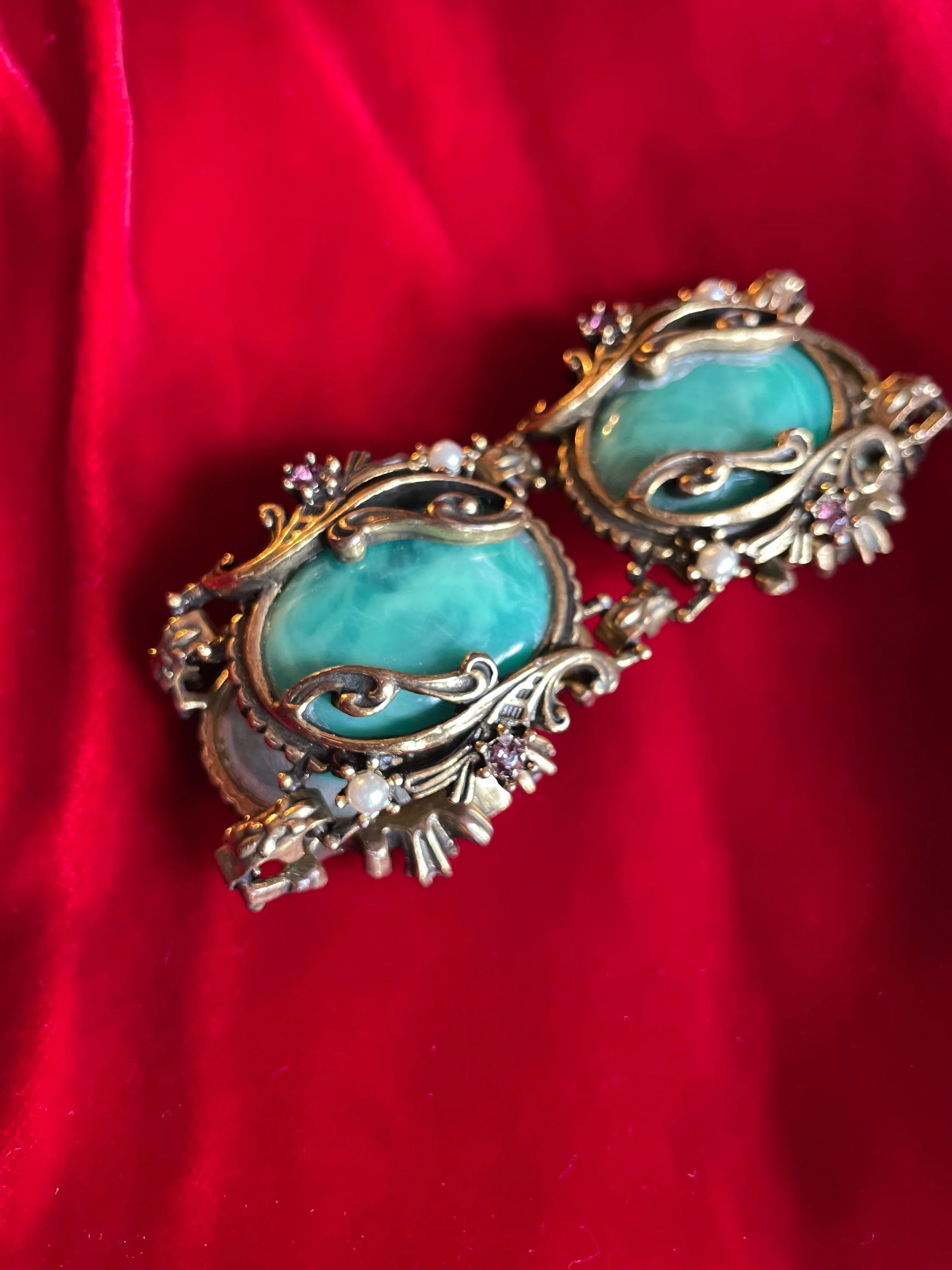 Vintage Mid Century 60s Nouveau Style Green Galalith Stones Costume Jewelry Small Pearls and Purple Rhinestones - Image 6