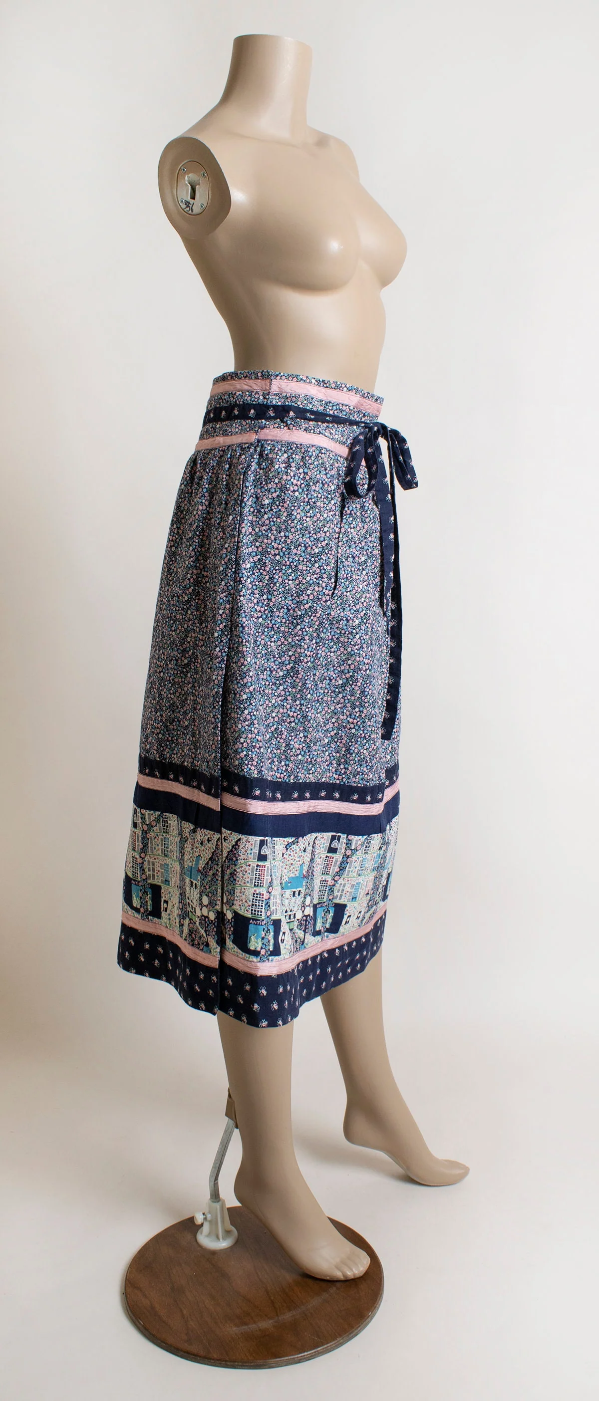 Vintage Novelty Print Wrap Skirt 80s Navy Blue and Pink Ribbon City Street Neighborhood Home Print Cotton Wrap Small Medium by Above The Crowd - Image 4