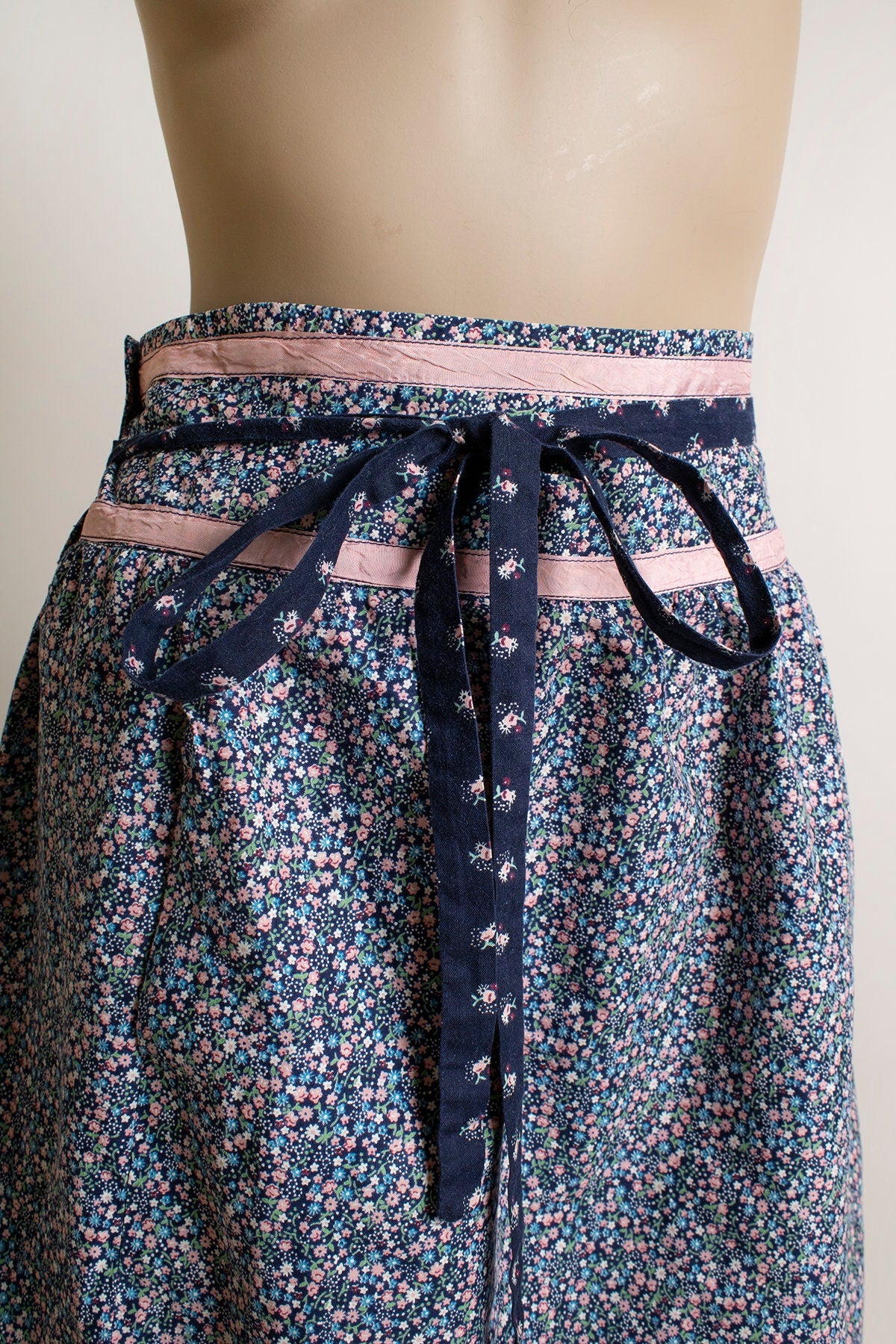 Vintage Novelty Print Wrap Skirt 80s Navy Blue and Pink Ribbon City Street Neighborhood Home Print Cotton Wrap Small Medium by Above The Crowd - Image 8