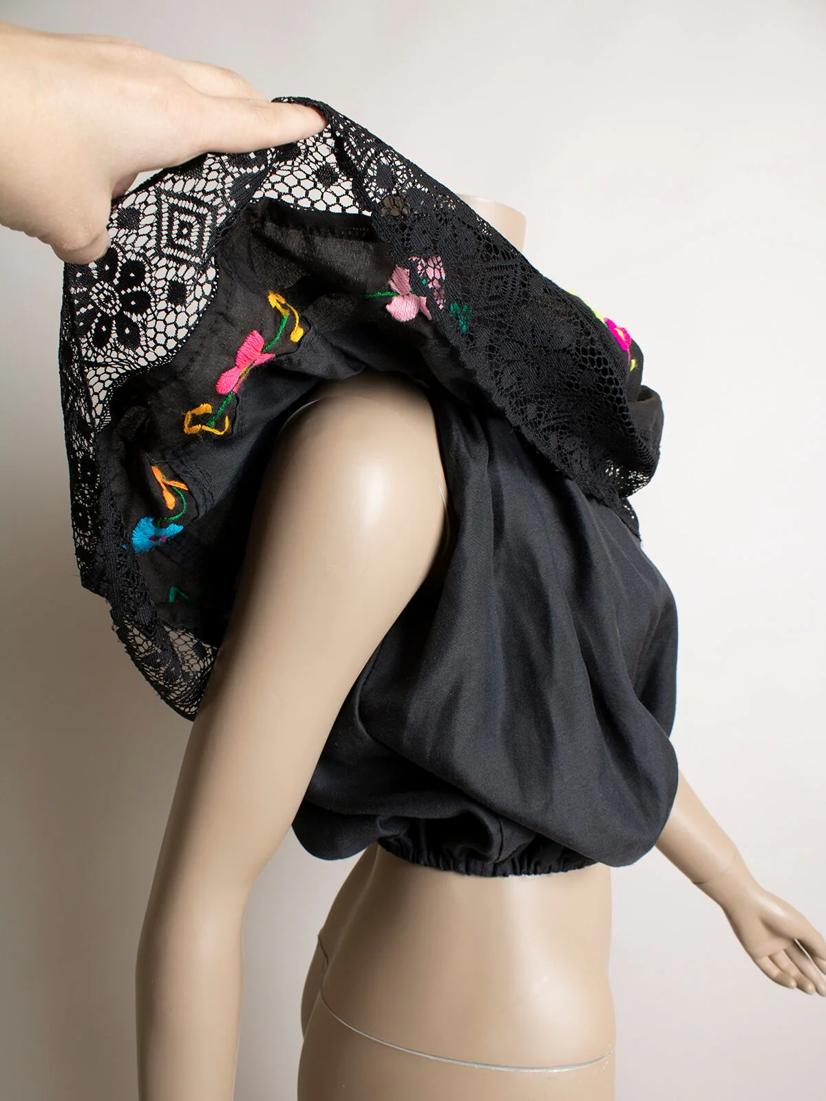 Vintage Off The Shoulder Floral Embroidered Blouse Top Black Dark Floral Lace Trim - Image 9