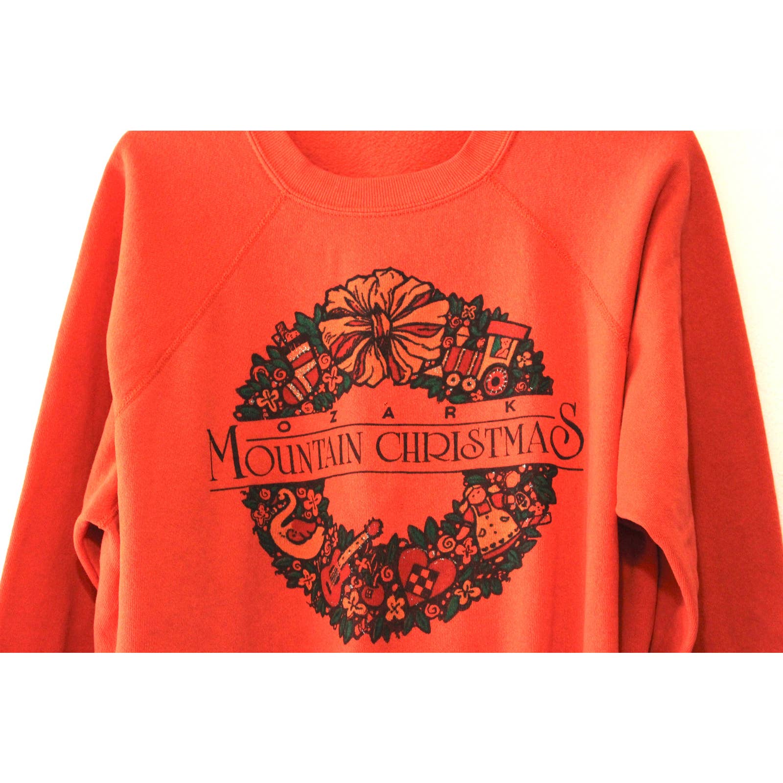 Vintage Ozarks Mountain Christmas Sweatshirt Large - Image 3