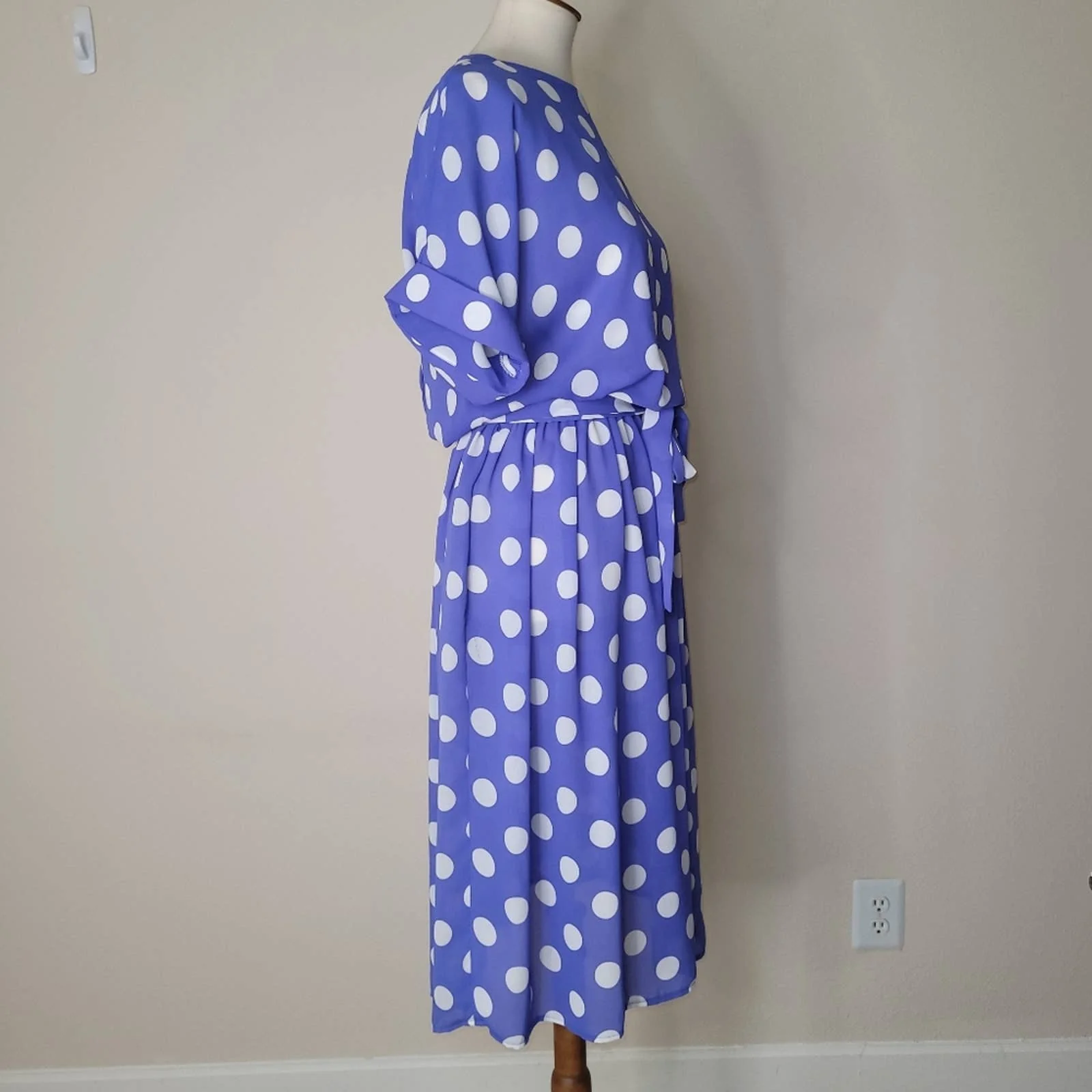 Vintage Periwinkle and White Large Polka Dot Short-Sleeved Belted Dress - M by Raoul - Image 3