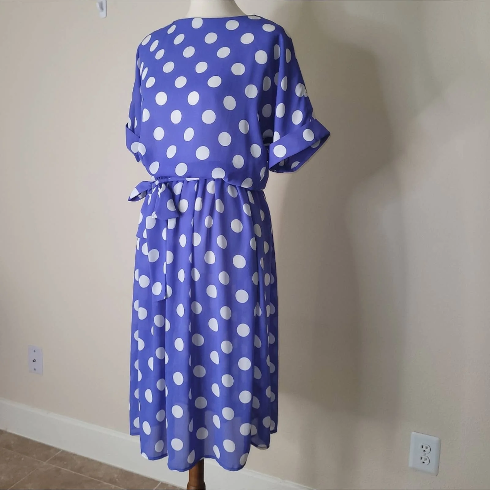 Vintage Periwinkle and White Large Polka Dot Short-Sleeved Belted Dress - M by Raoul - Image 6