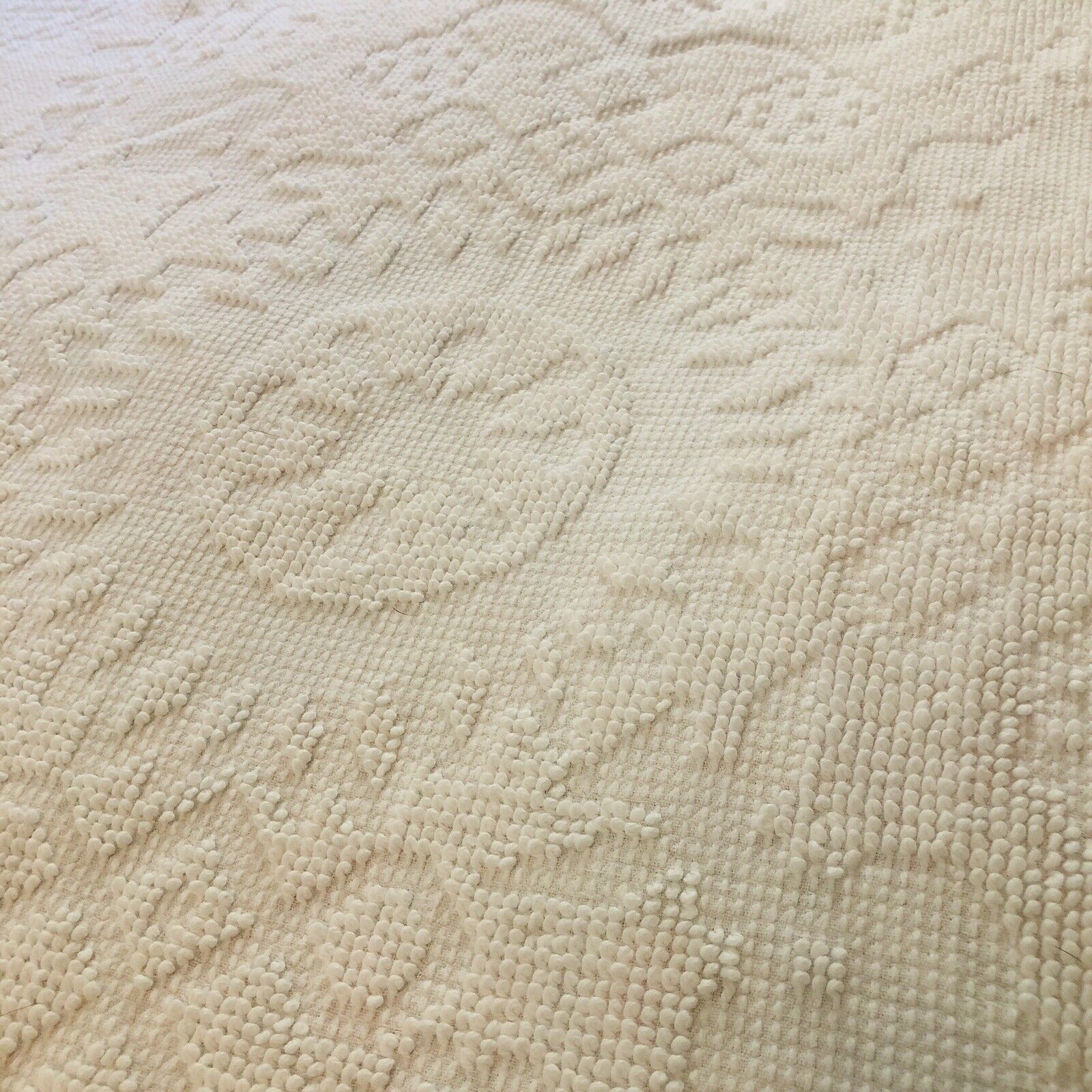 Vintage Perma-Prest Chenille Bedspread White King Rounded 70s 102"x108” by Sears - Image 4