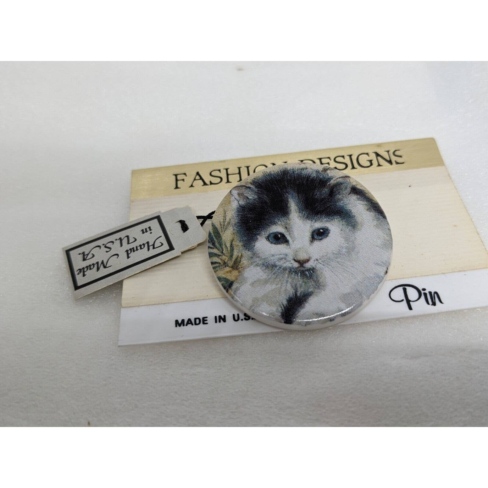 Vintage Porcelain Cat Face Pin Brooch Porcelain Kitty Cat Blue Eyes NWT - Image 3