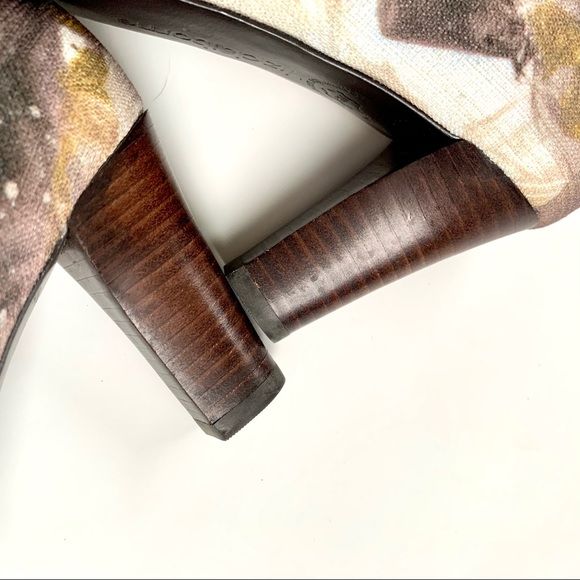 Vintage Print Pumps Leather Lined Stacked Heel by Liz Claiborne - Image 12