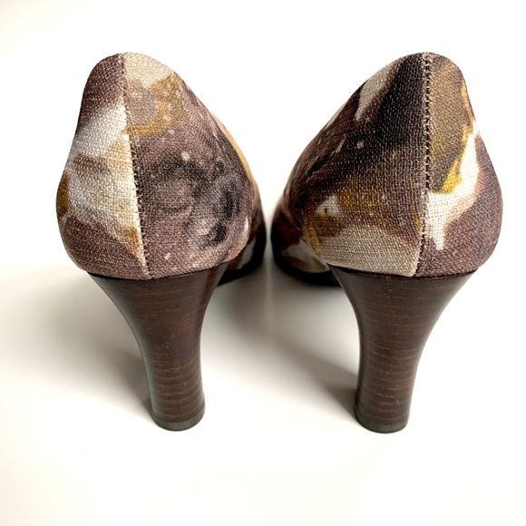 Vintage Print Pumps Leather Lined Stacked Heel by Liz Claiborne - Image 4