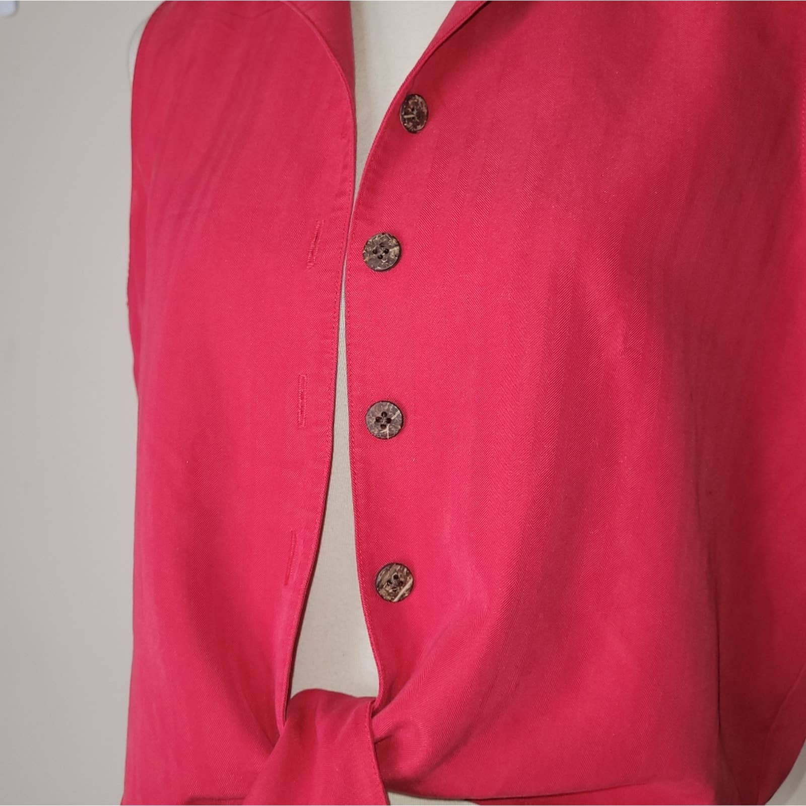 Vintage Red Cropped Button-Down Front Tie Sleeveless Collared Top - Size Large by Sugar Reef Clothing Co - Image 5