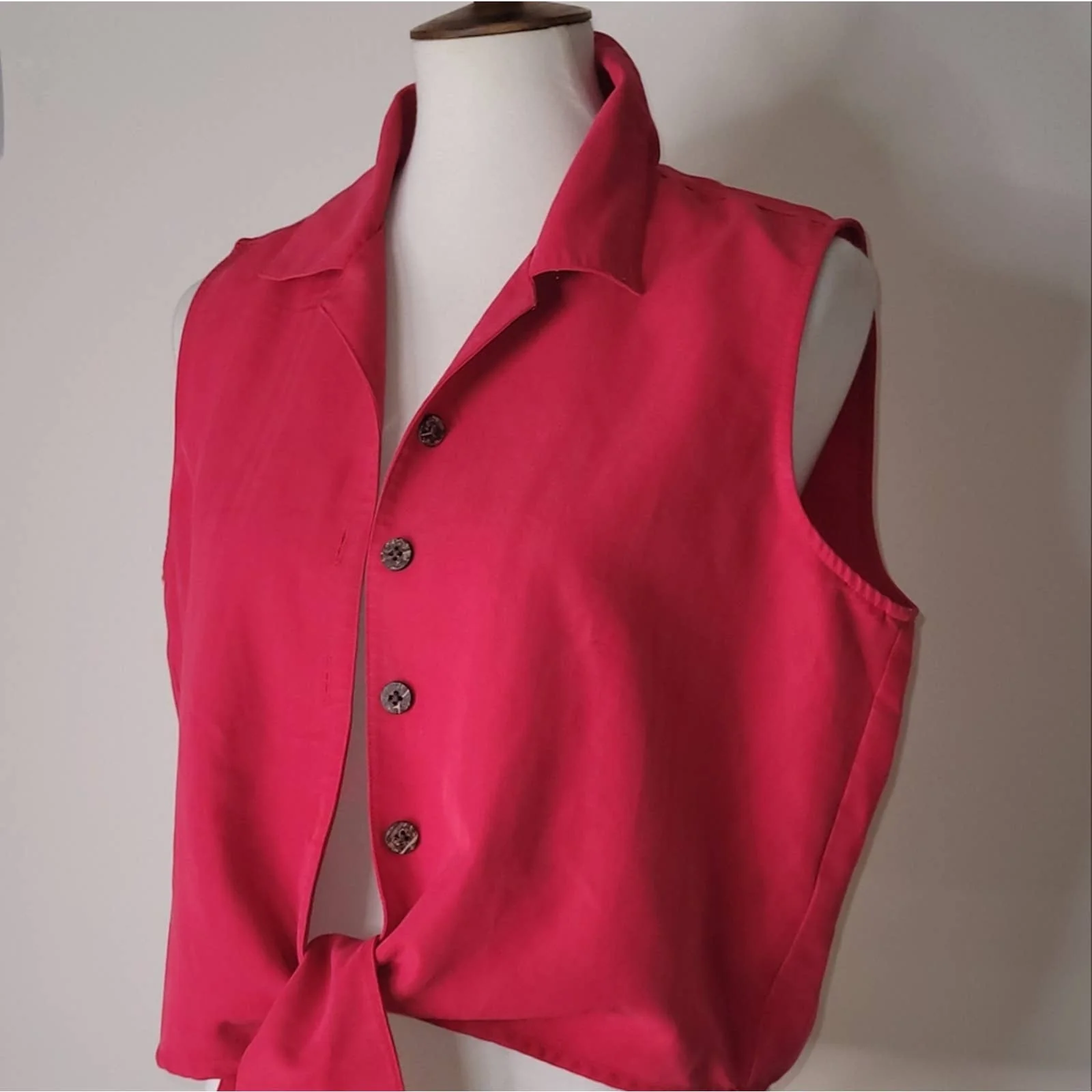 Vintage Red Cropped Button-Down Front Tie Sleeveless Collared Top - Size Large by Sugar Reef Clothing Co - Image 6