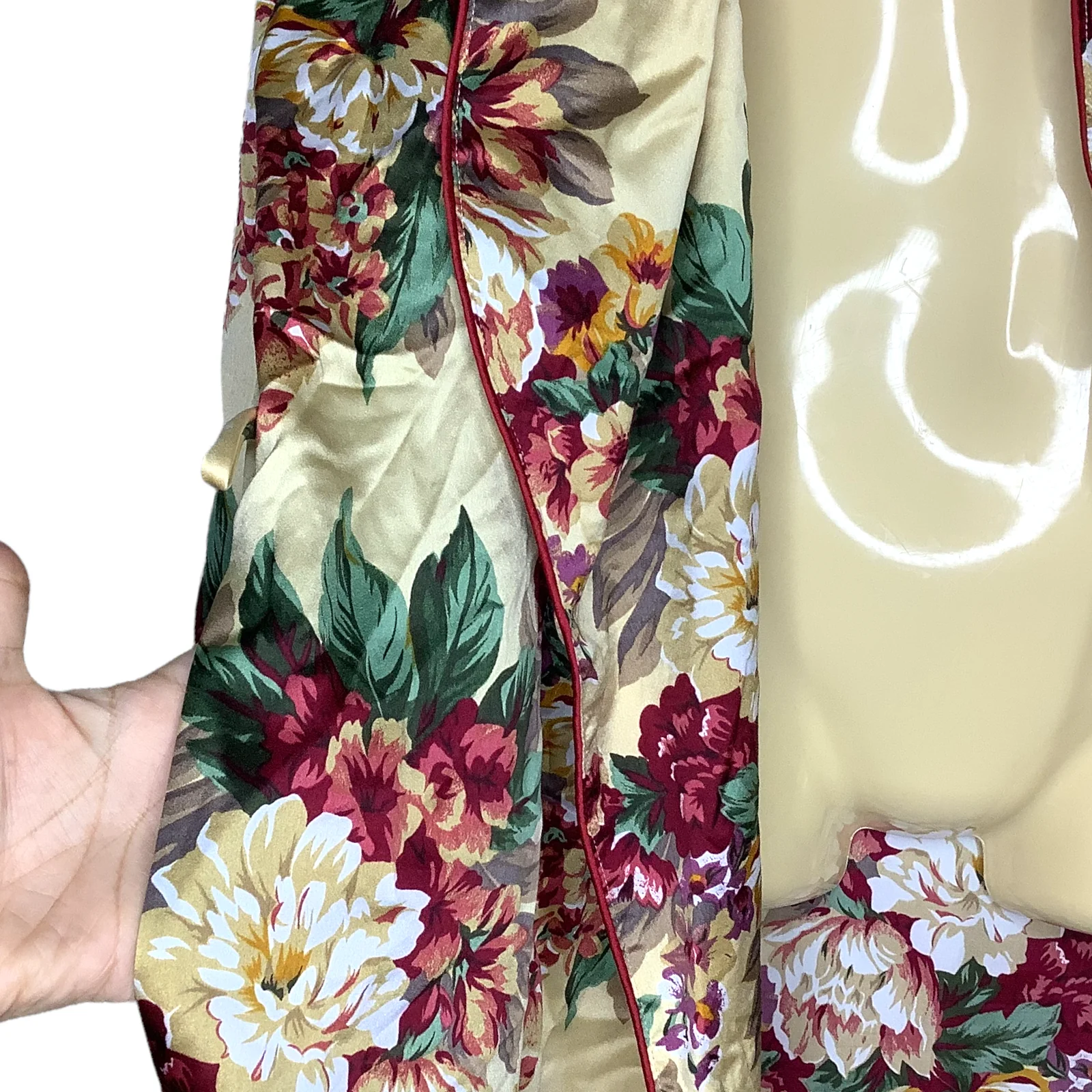 Vintage Robe Xs/s Satin 80s Crown Label Gold Red Floral No Belt by Victoria's Secret - Image 7
