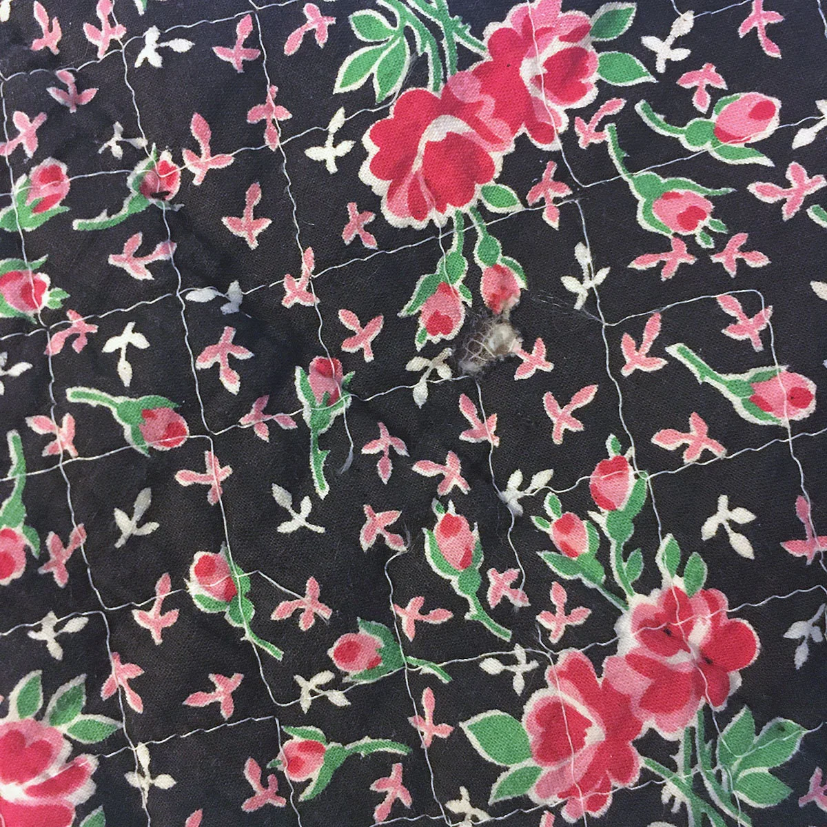 Vintage Rose Print Quilt Skirt - A-Line Knee Length Black and Pink Floral Print Skirt 70s - Cotton - Small 26" Waist - Image 9