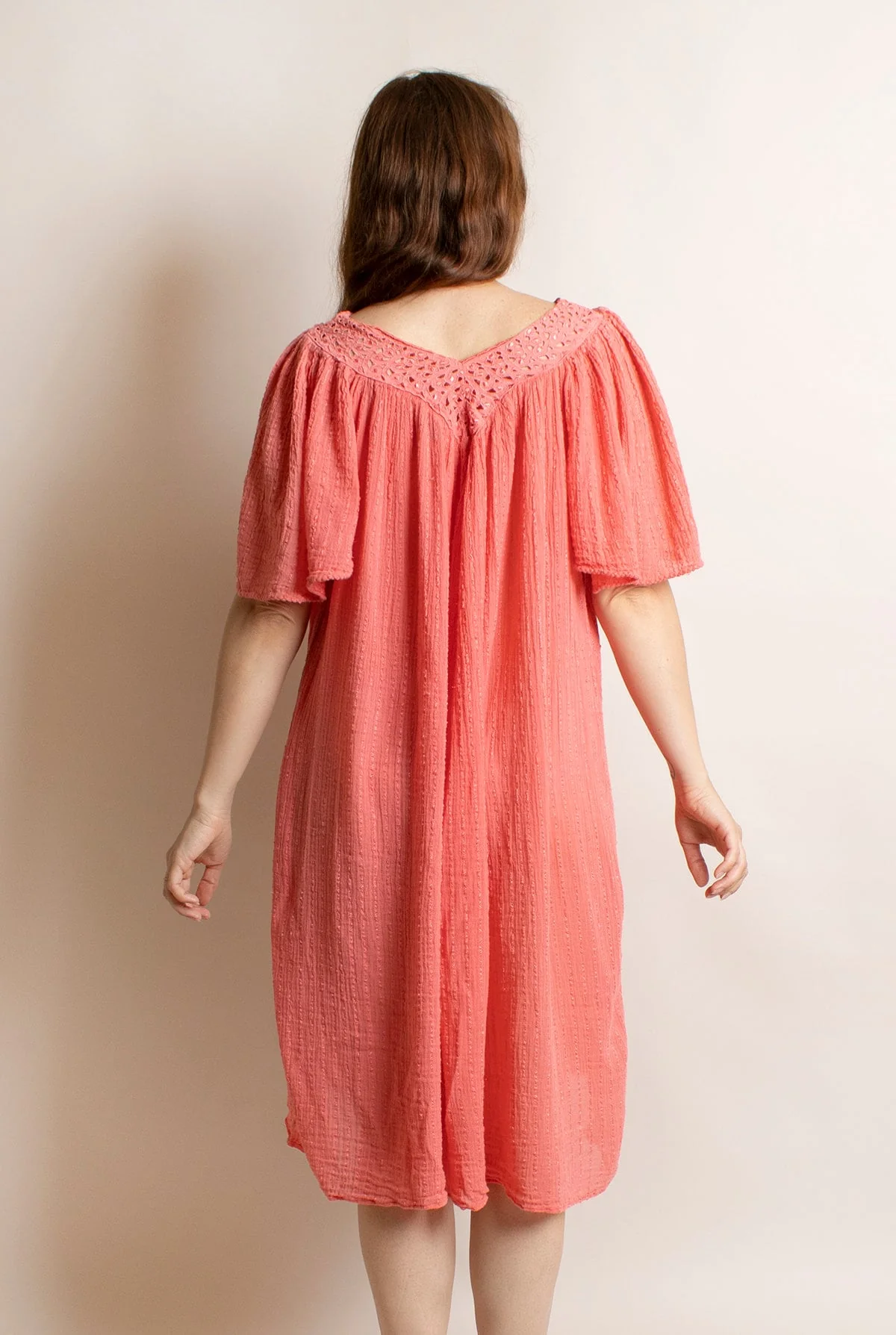 Vintage Salmon Pink Cotton Gauze Lounge Crinkle Texture Rayon Flutter Sleeve Summer Kaftan 90s by Points West, - Image 6