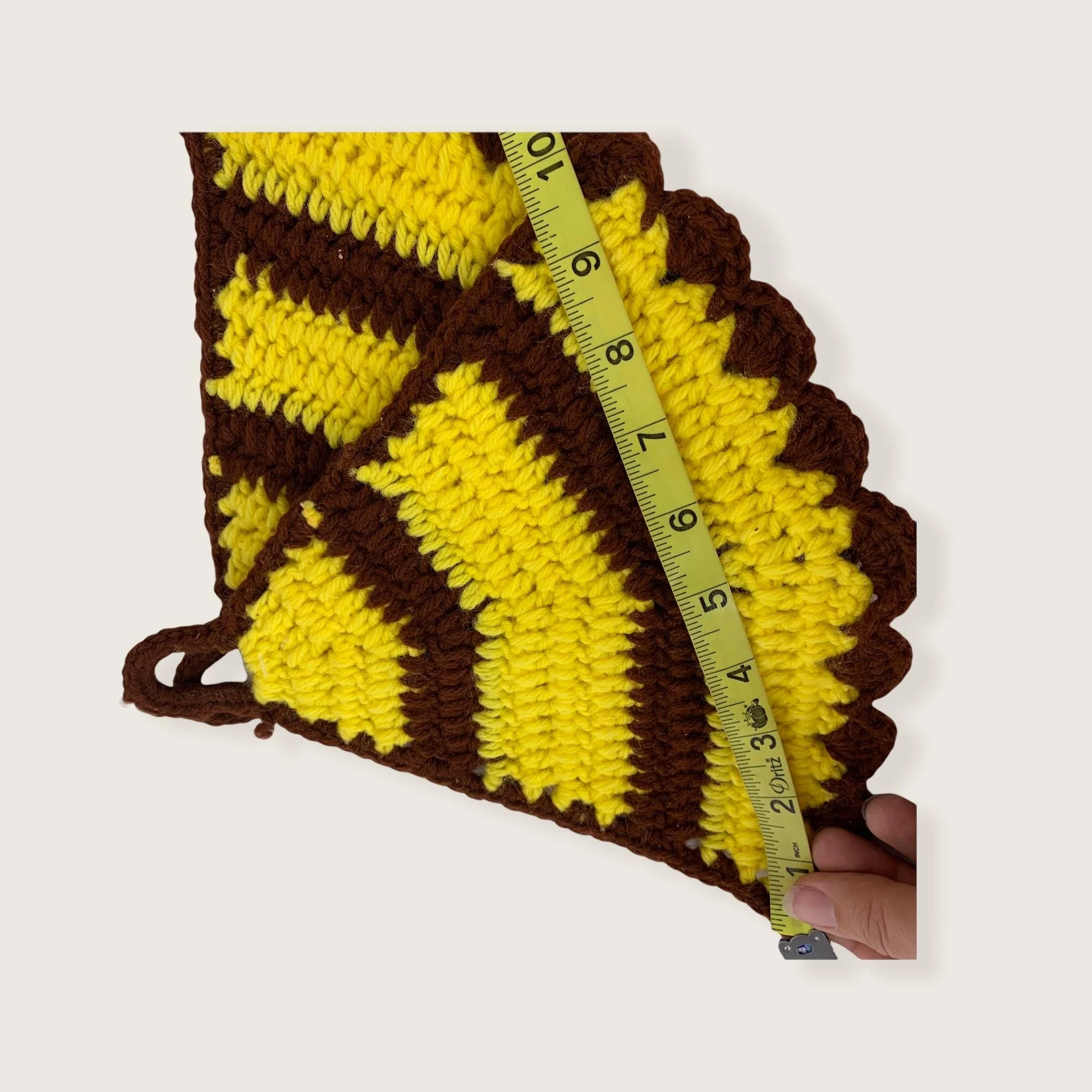 Vintage Set of Crochet Fan Pot Holders - Image 3