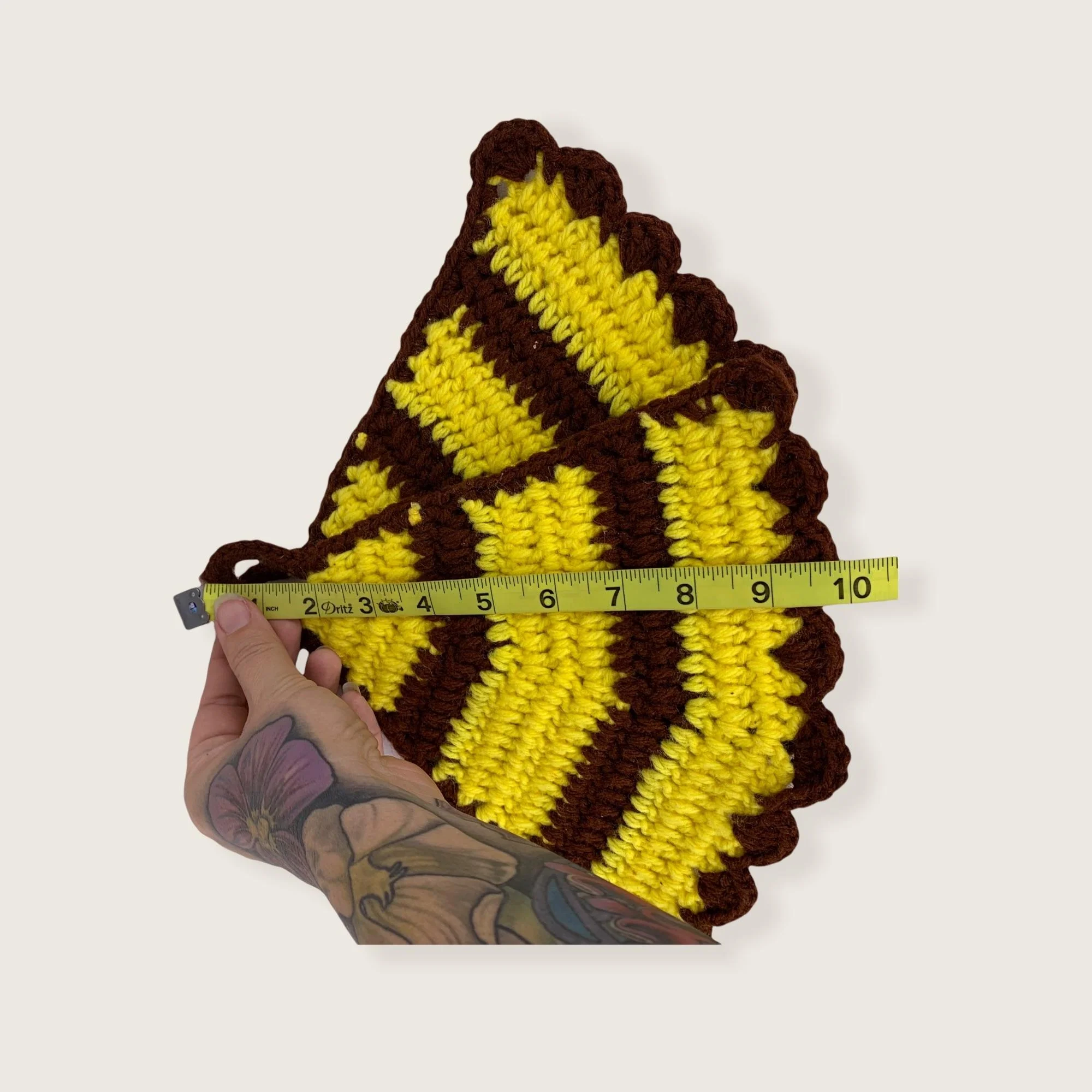 Vintage Set of Crochet Fan Pot Holders - Image 4