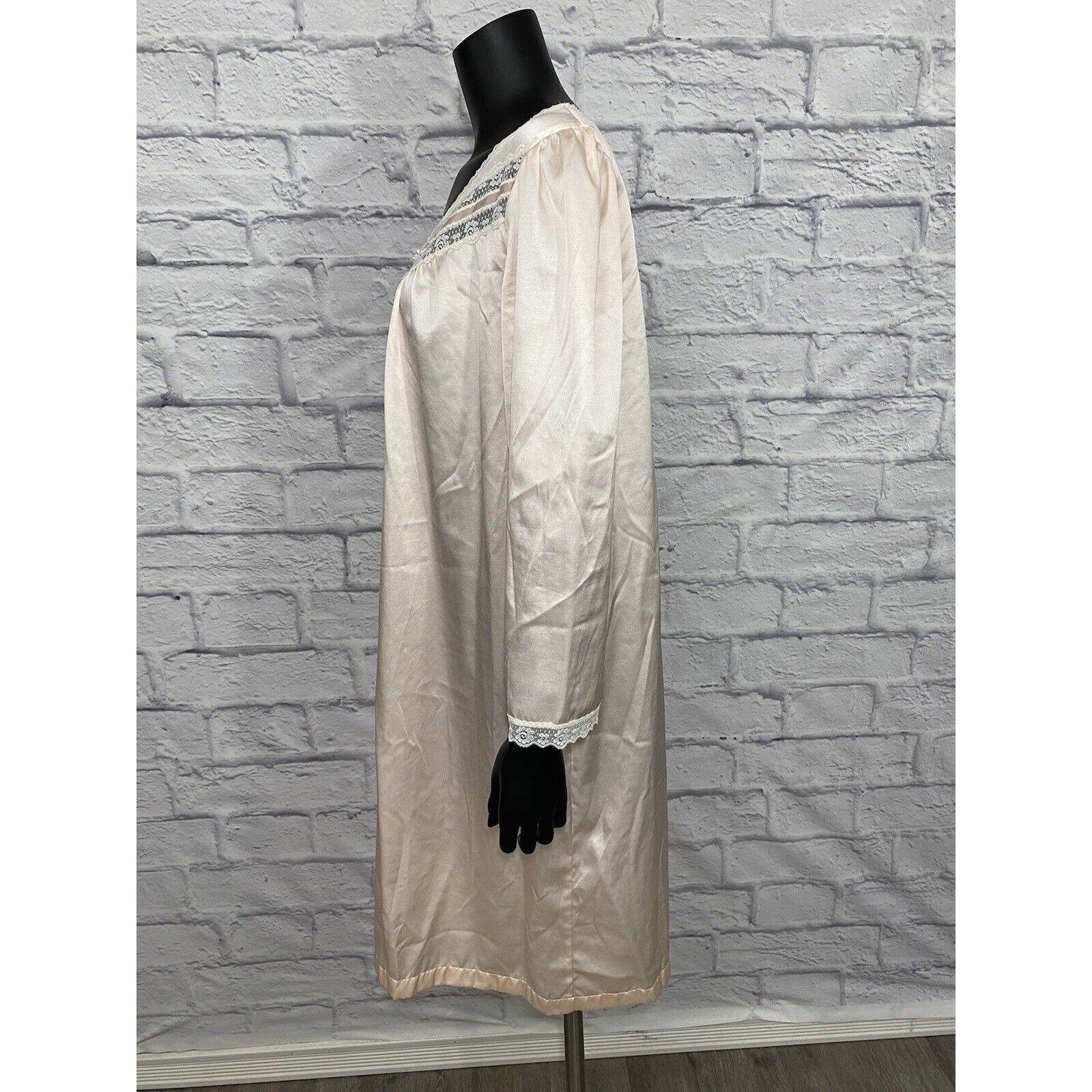 Vintage Shimmer Lined Barbizon Nightgown by Barbizon - Image 4