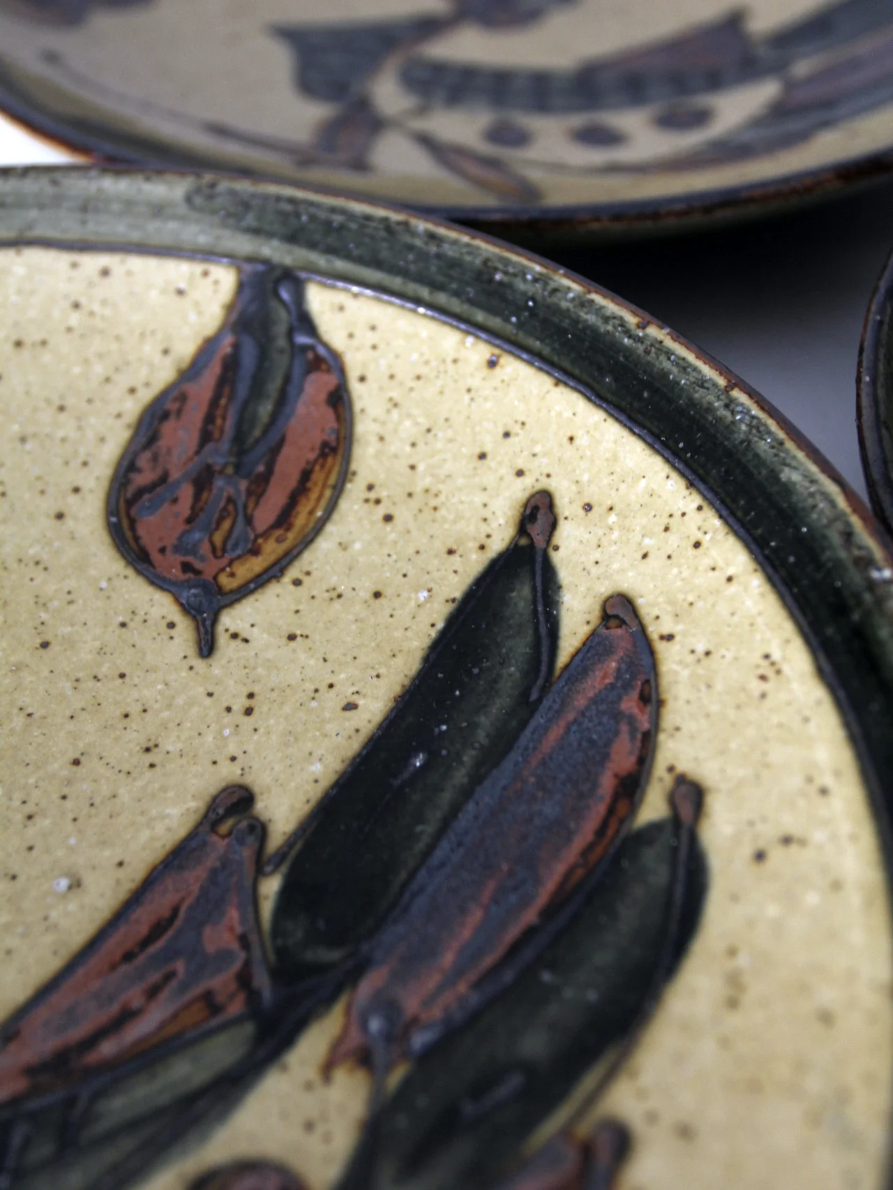 Vintage Studio Pottery Plstes Set Of 3 - Image 10