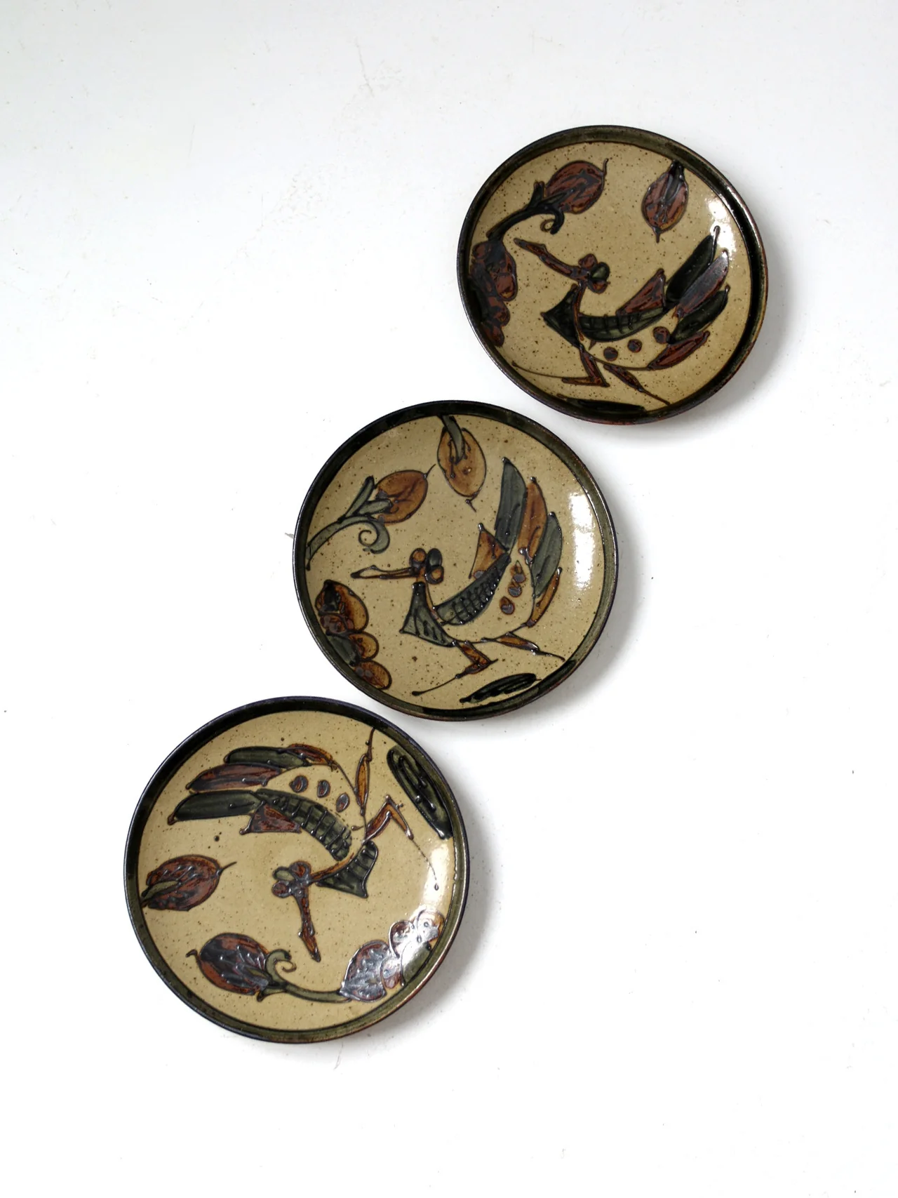 Vintage Studio Pottery Plstes Set Of 3 - Image 4