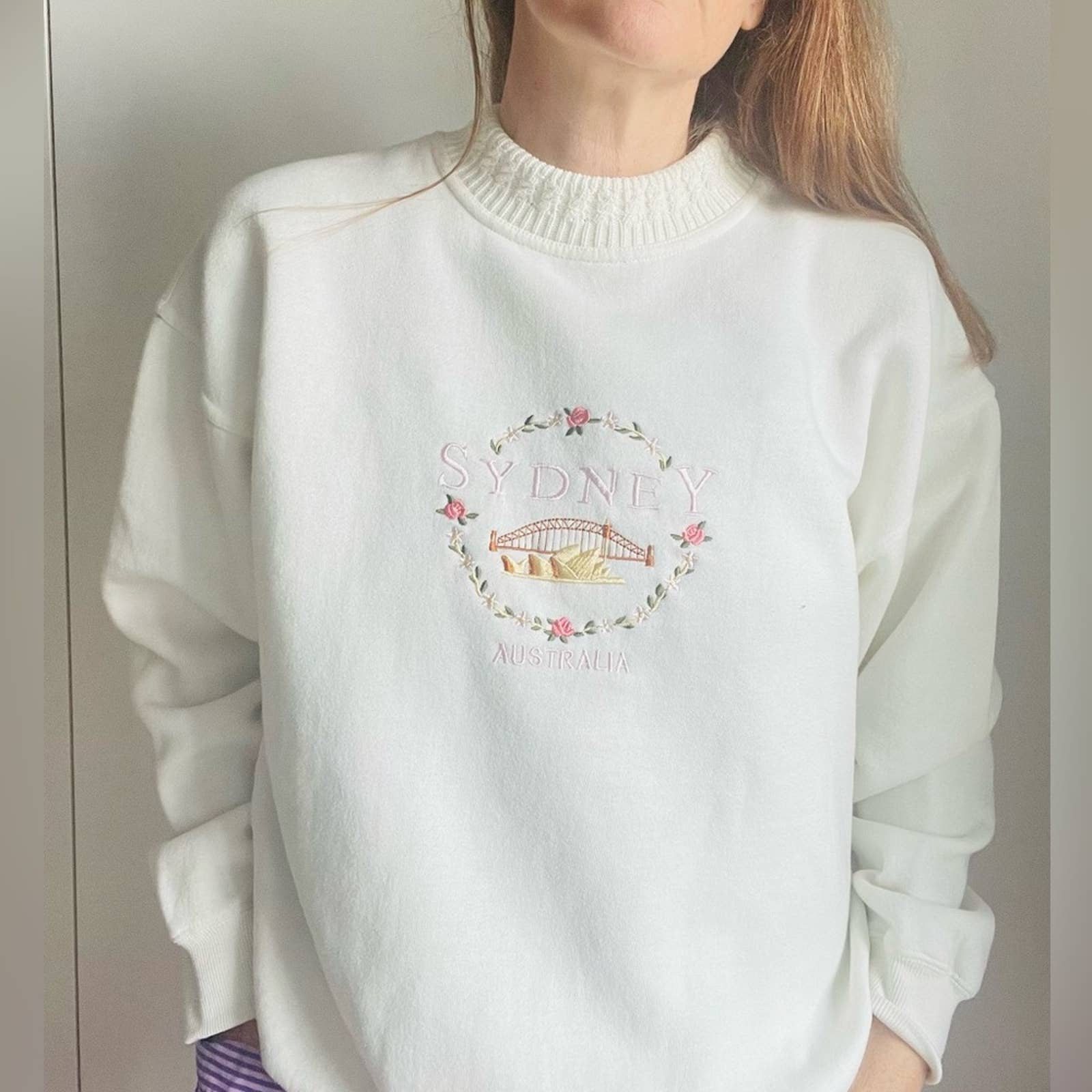 Vintage Tourist Sweatshirt Sydney Australia Cream Front Embroidered Logo Unisex - Image 4