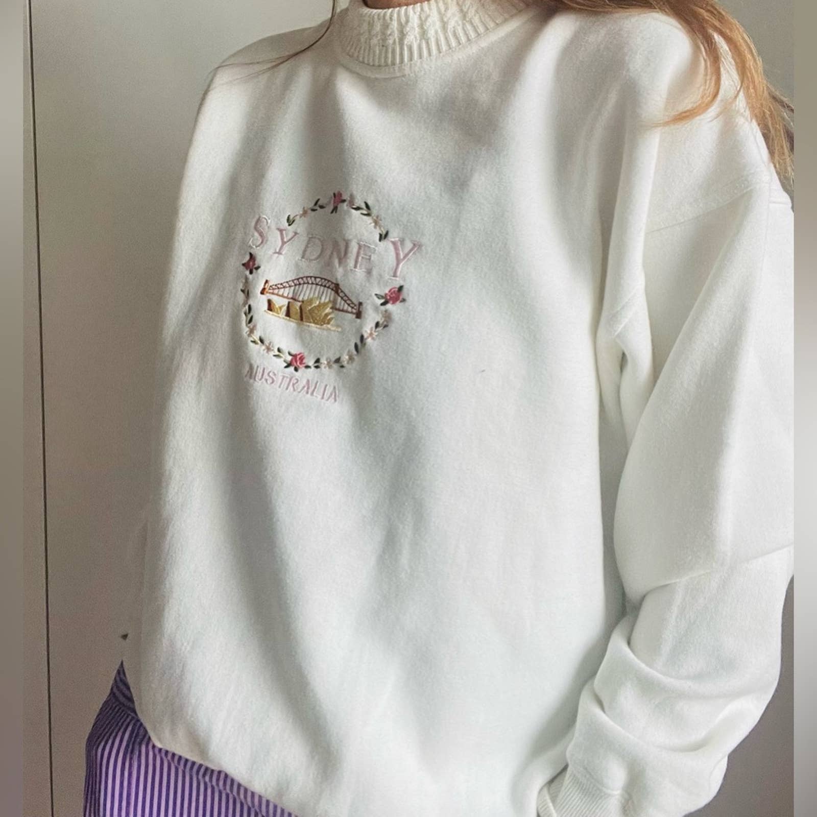 Vintage Tourist Sweatshirt Sydney Australia Cream Front Embroidered Logo Unisex - Image 5