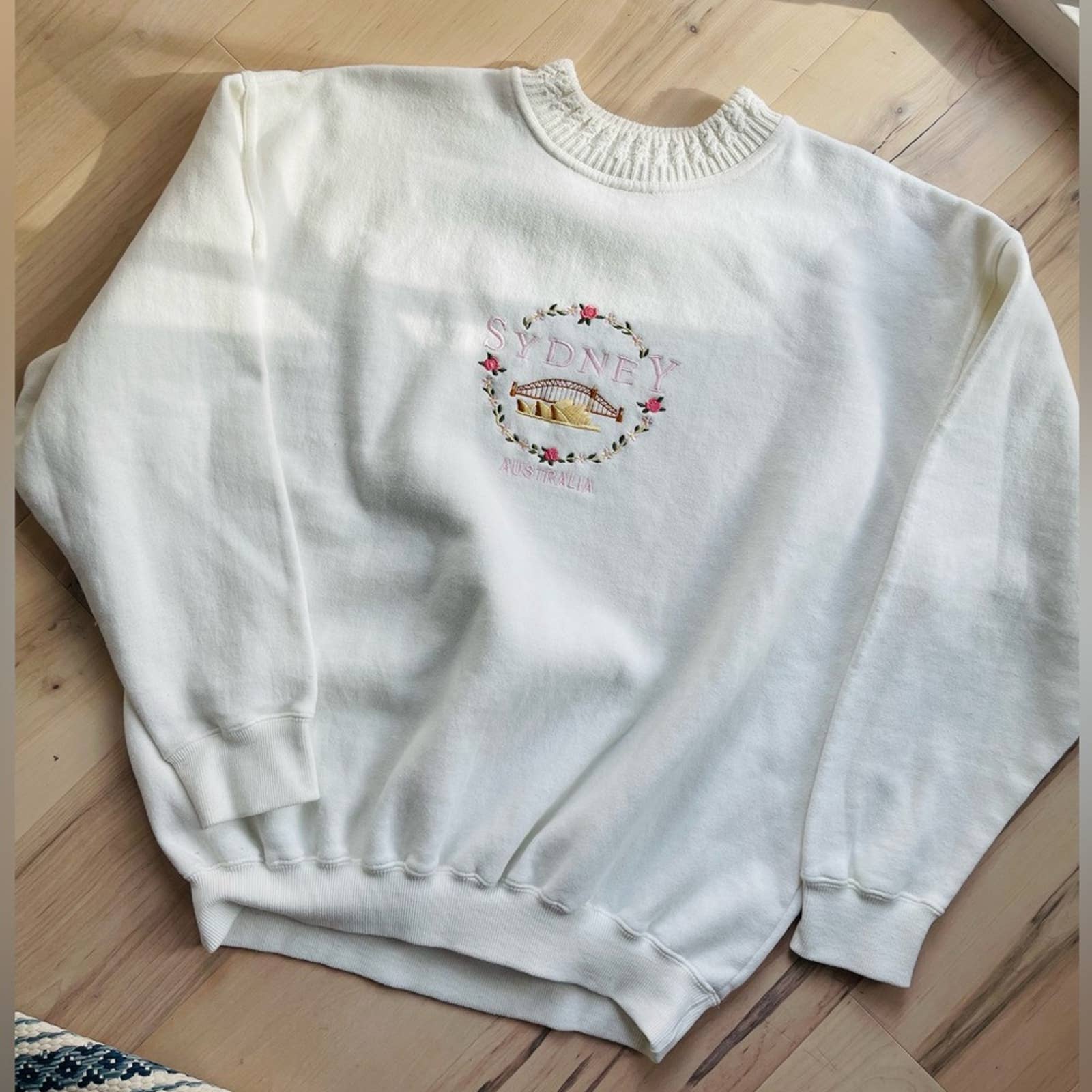 Vintage Tourist Sweatshirt Sydney Australia Cream Front Embroidered Logo Unisex - Image 9