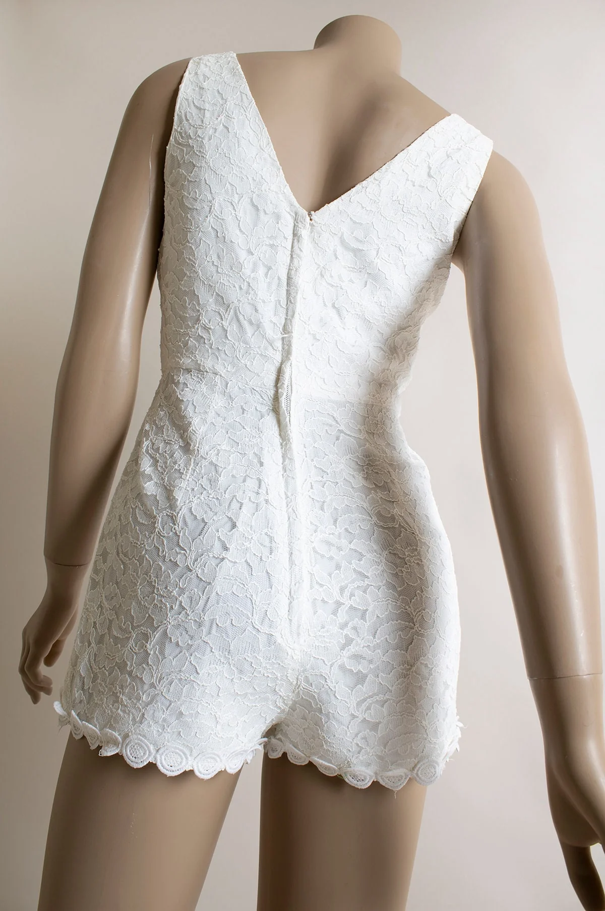 Vintage White Lace Romper - Circle Trim Floral Lace Bathing Suit Swim Suit Playsuit - Summer Bodysuit - 60s 70s - Small Xs - Image 6