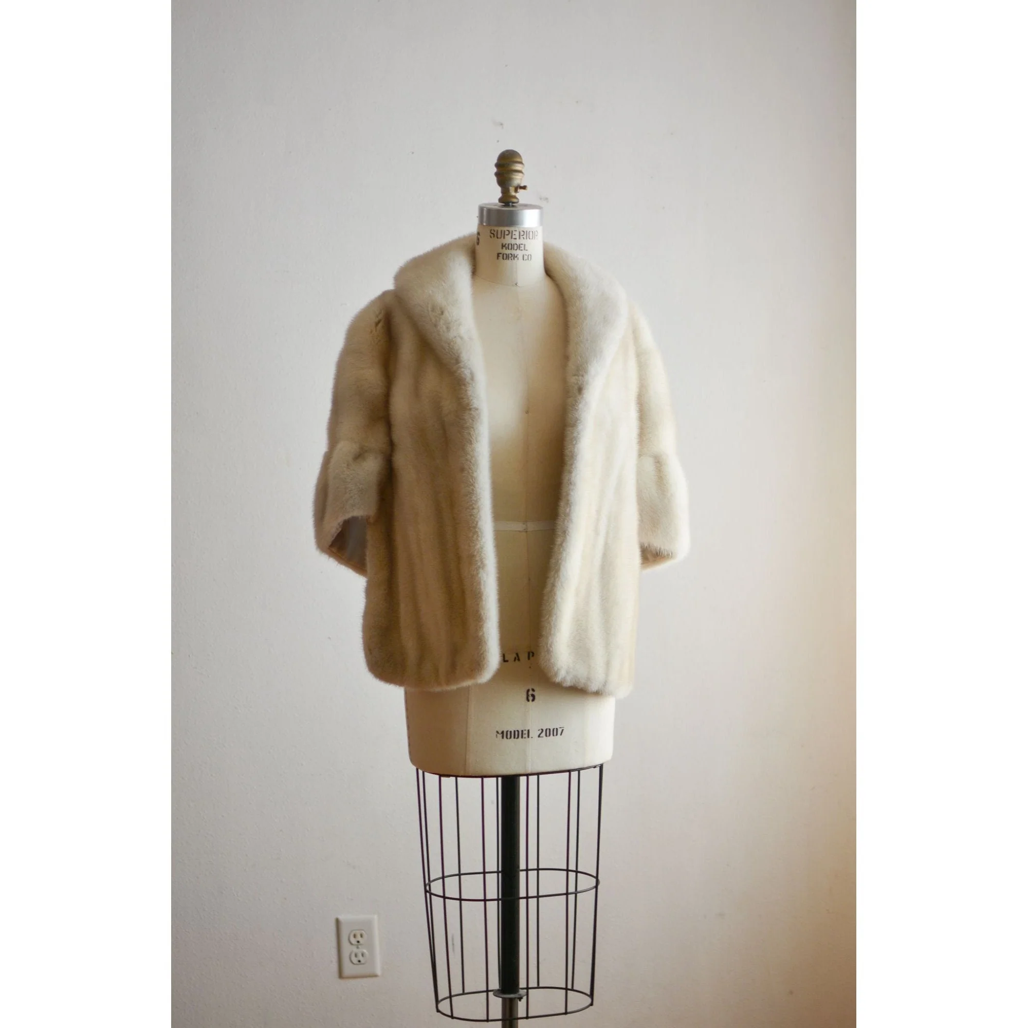 Vintage White Mink Fur 50s Shawl Emba Hamilton Furs Holiday Jacket Coats by Hamilton Furs - Image 3
