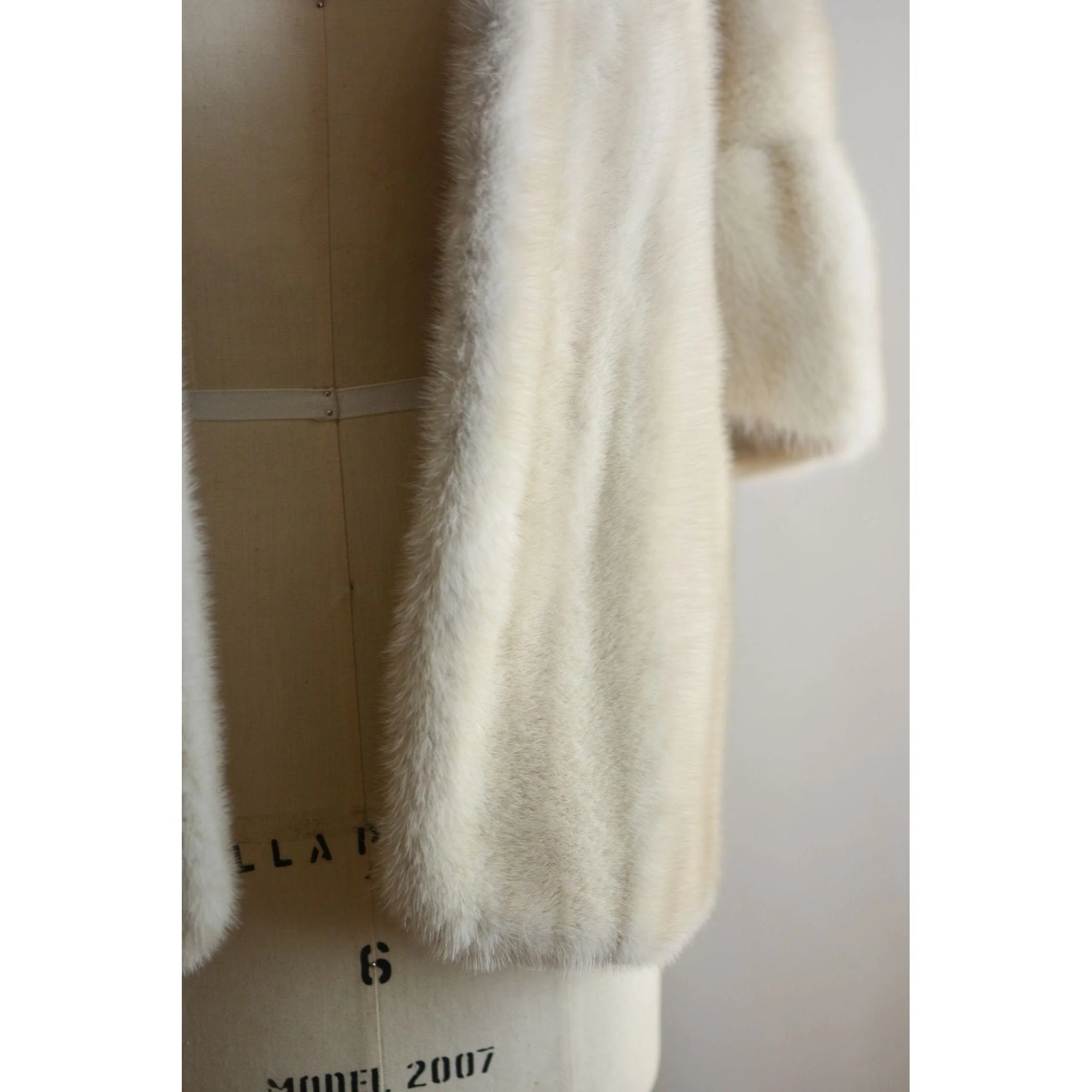 Vintage White Mink Fur 50s Shawl Emba Hamilton Furs Holiday Jacket Coats by Hamilton Furs - Image 4