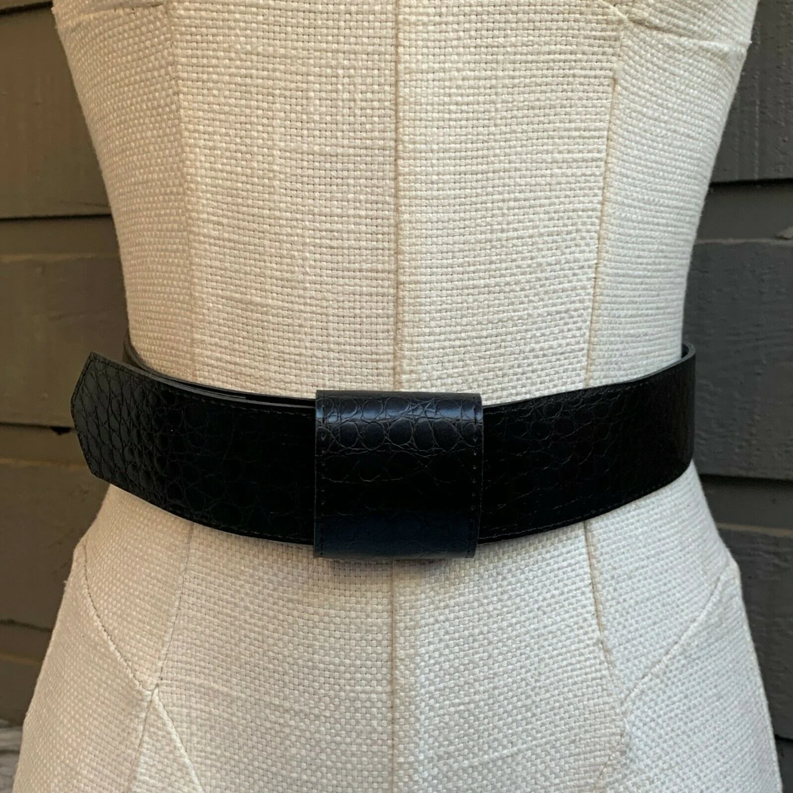 Vintage Women's Black Croc Embossed Faux Leather Belt Snap Button Adjustable 14 - Image 2