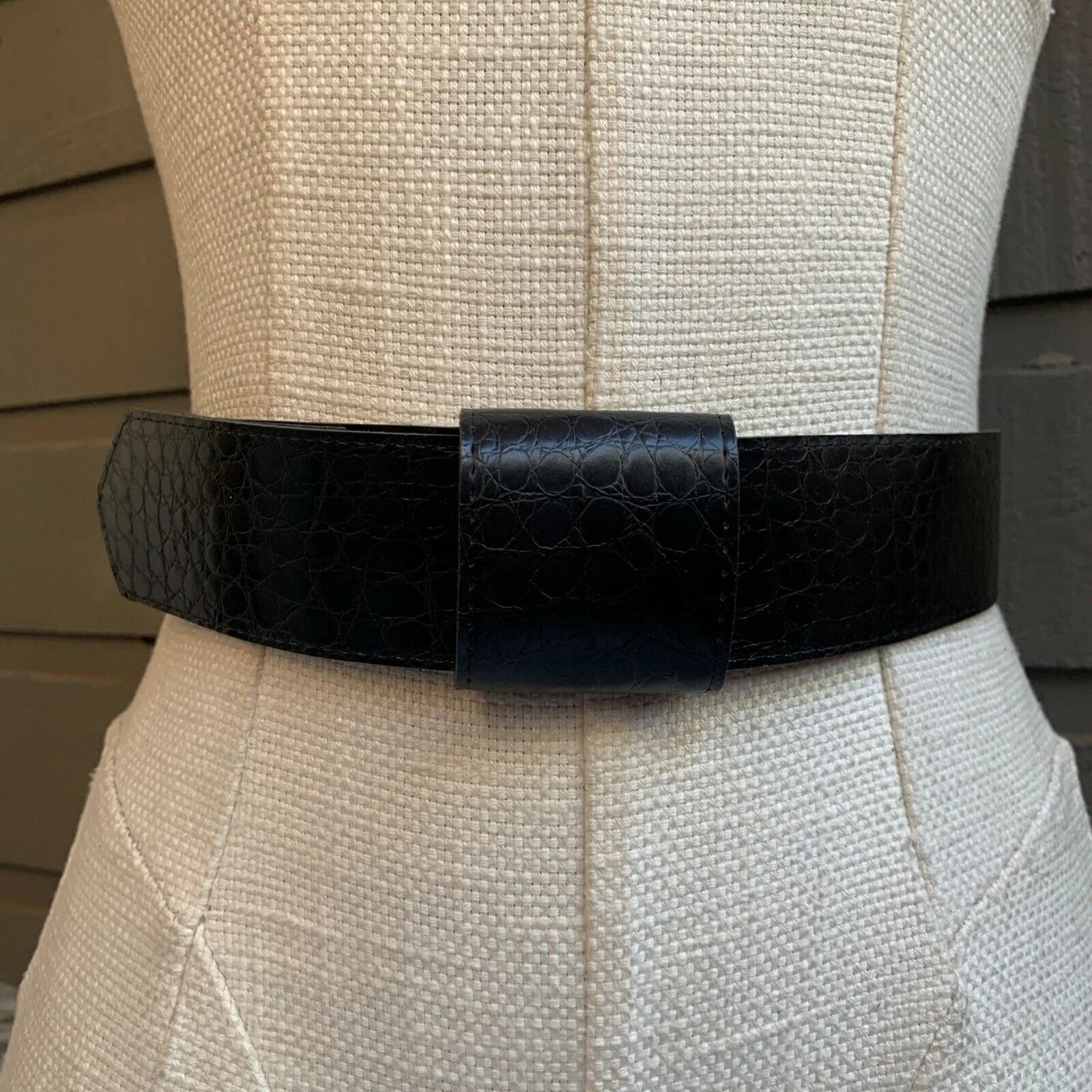 Vintage Women's Black Croc Embossed Faux Leather Belt Snap Button Adjustable 14 - Image 3