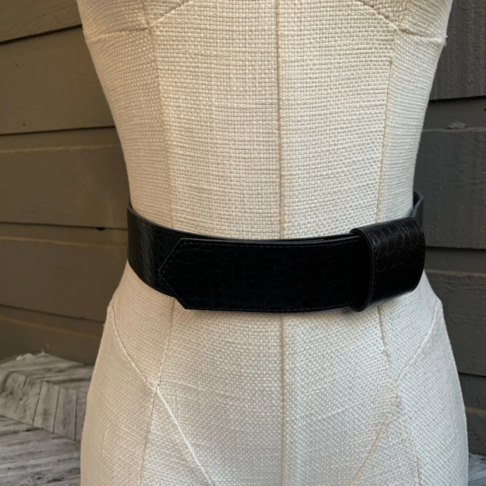 Vintage Women's Black Croc Embossed Faux Leather Belt Snap Button Adjustable 14 - Image 4