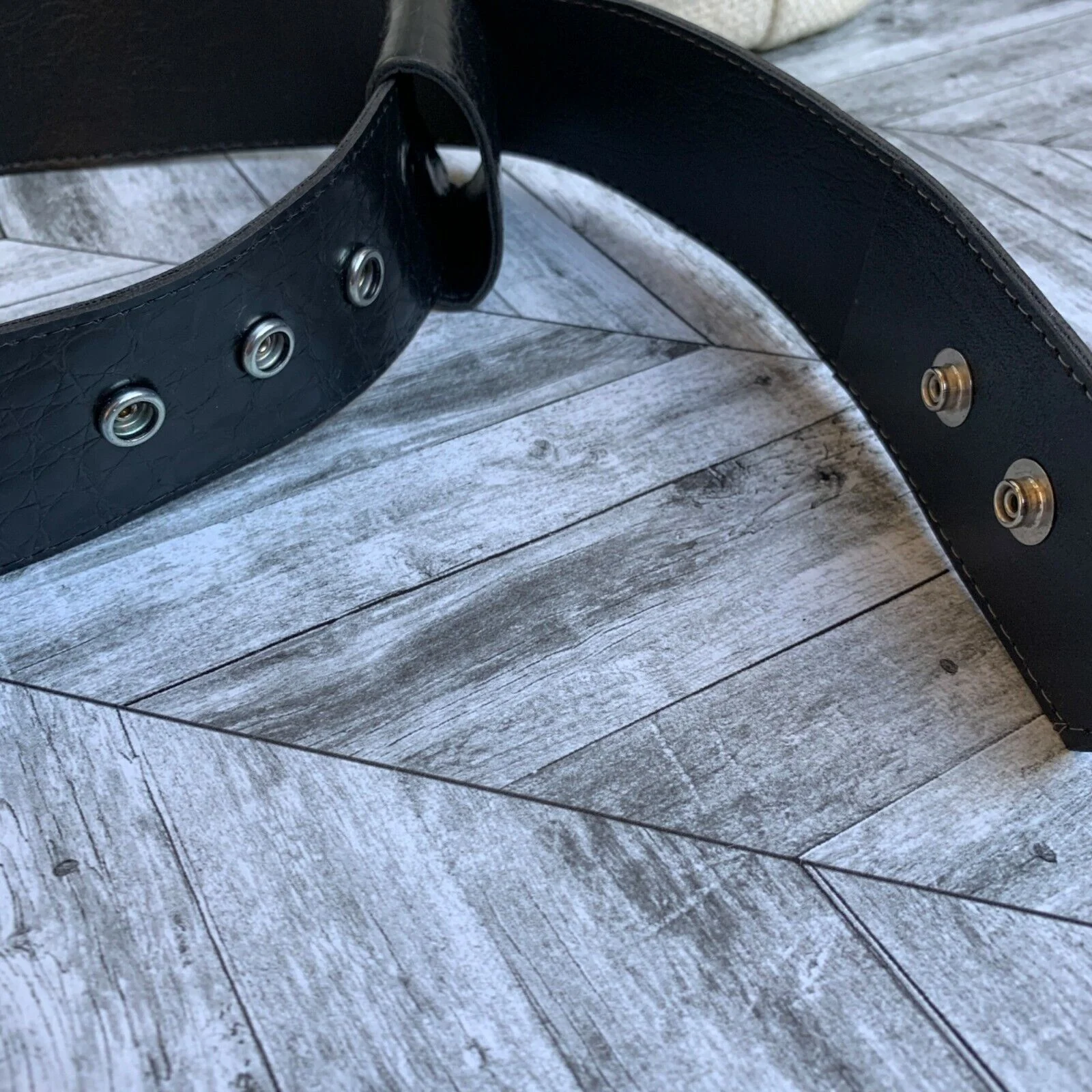 Vintage Women's Black Croc Embossed Faux Leather Belt Snap Button Adjustable 14 - Image 8
