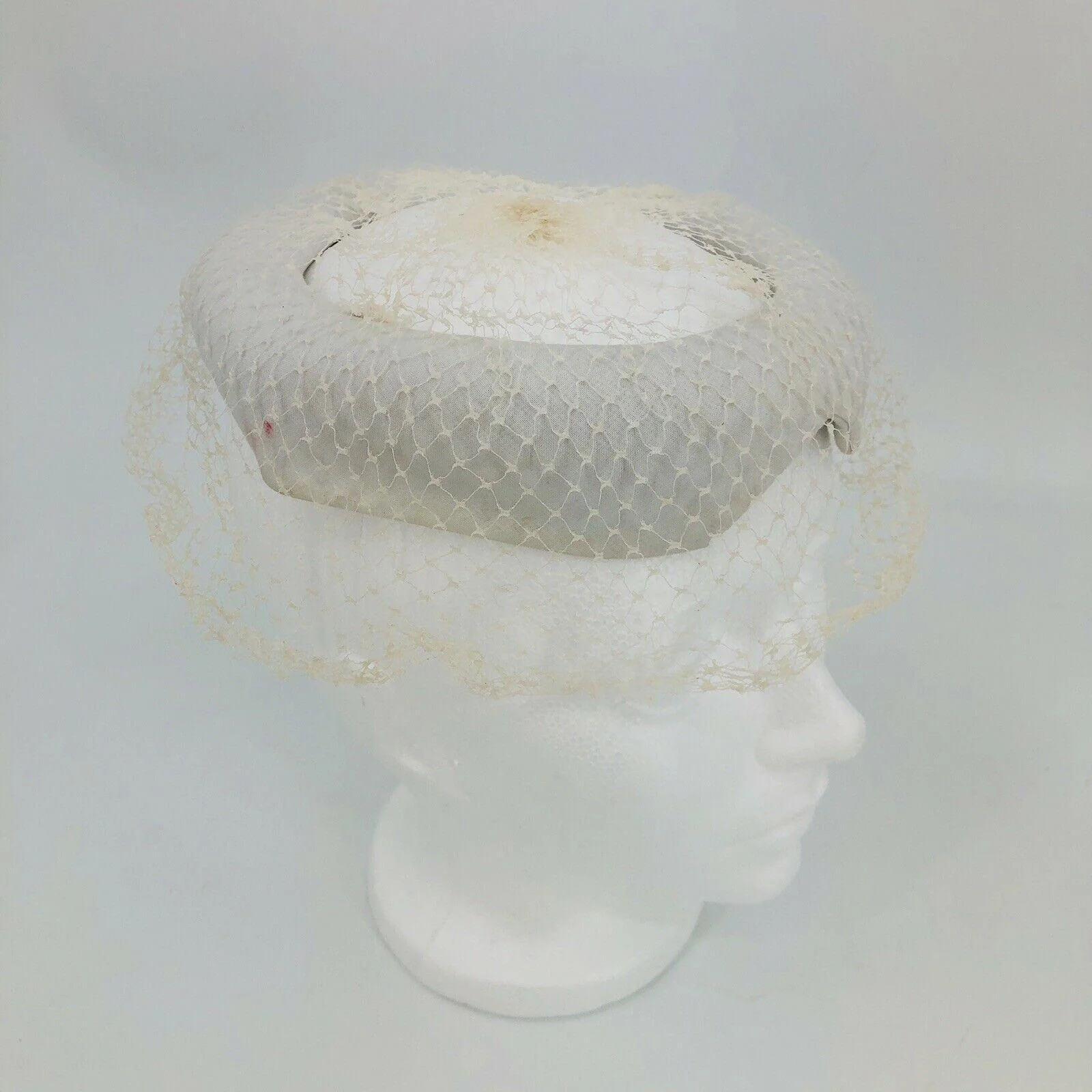 Vintage Womens Hat Skull Cap Veil Netting Lace White Halo Fascinator Union Made - Image 3