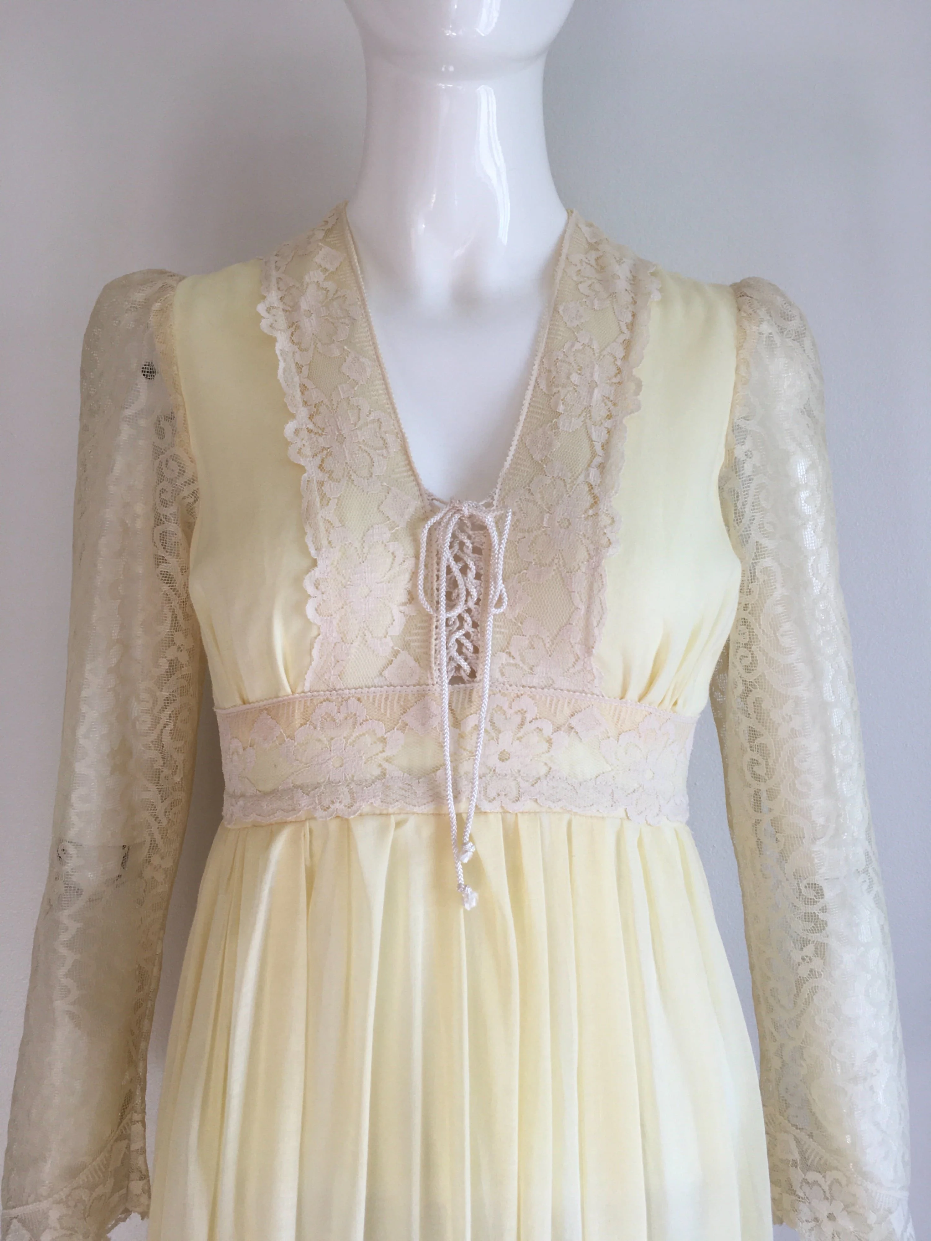 70’s Yellow Lace Gunne Sax Prairie Dress by Gunne Sax - Image 3