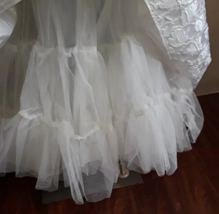 90's White Formal Floral Embossed Skirt with Beaded Wasitline by Sherri Hill - Image 4