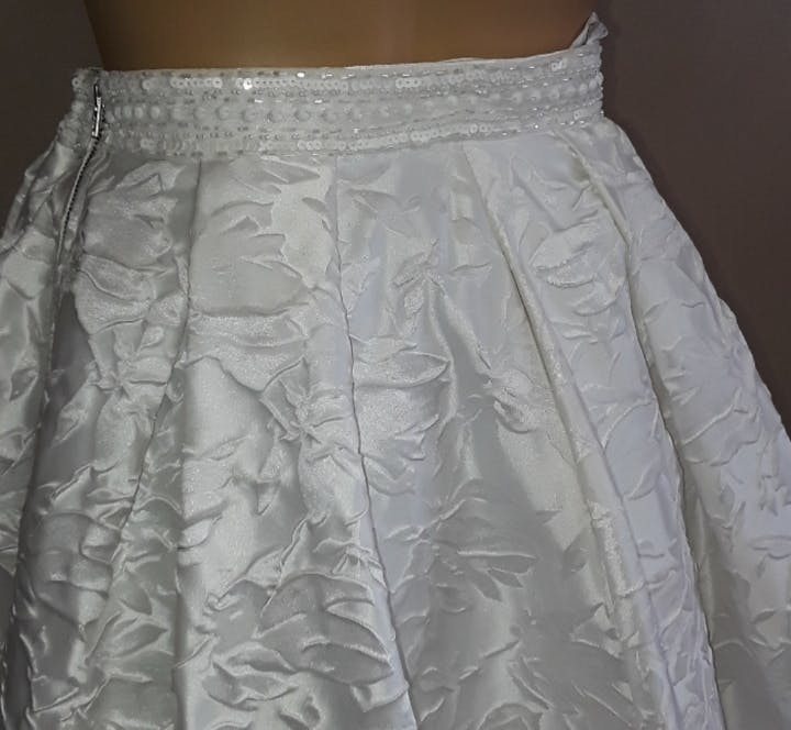 90's White Formal Floral Embossed Skirt with Beaded Wasitline by Sherri Hill - Image 5