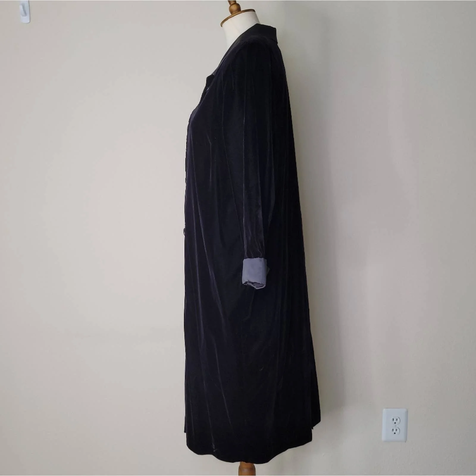 Woman Vintage Black Collared Shift Dress with Quarter Length Sleeves - 16/xl by Jessica Howard - Image 4